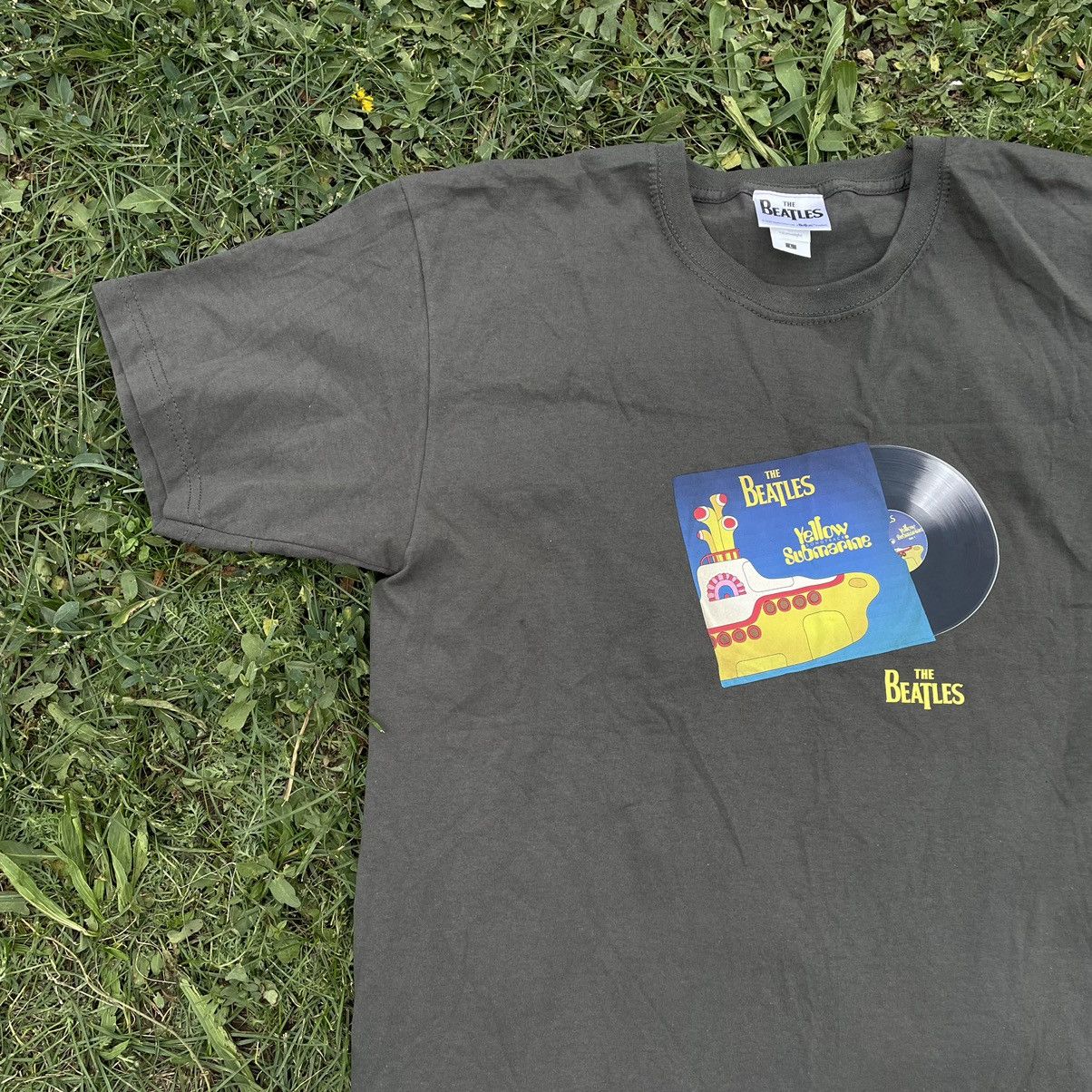 Vintage Vintage Y2K The Beatles Submarine Graphic Tee Streetwear L Size US L / EU 52-54 / 3 - 3 Thumbnail