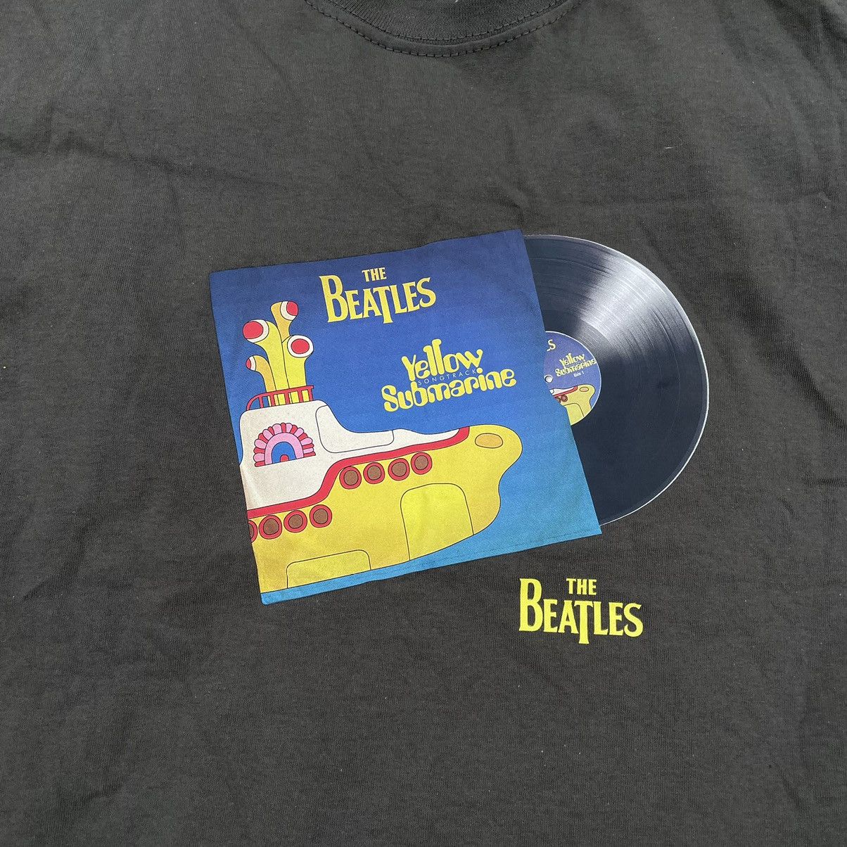Vintage Vintage Y2K The Beatles Submarine Graphic Tee Streetwear L Size US L / EU 52-54 / 3 - 4 Thumbnail