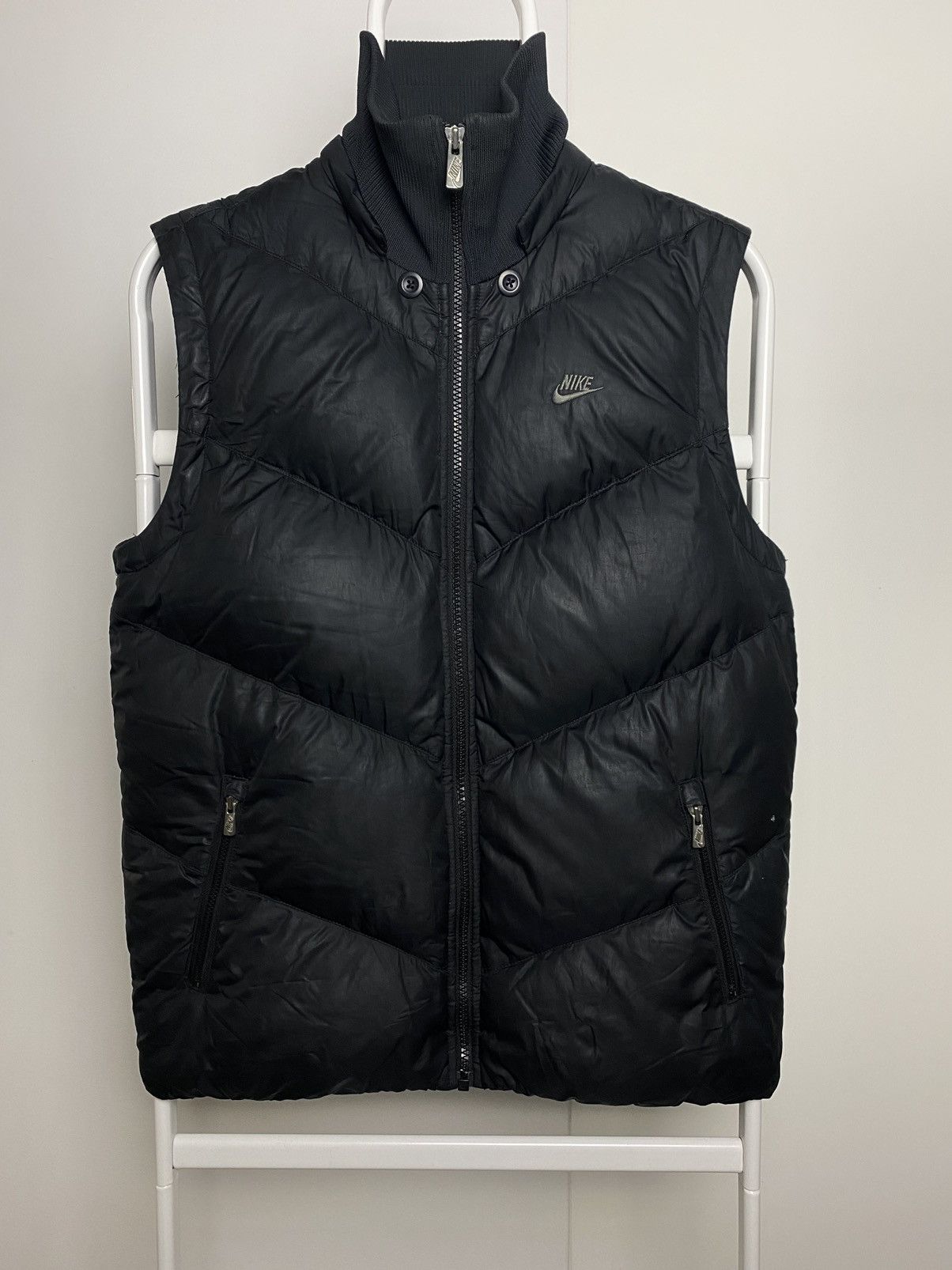 Nike × Vintage Nike black puffer vest small swoosh vintage Size US S / EU 44-46 / 1 - 1 Thumbnail