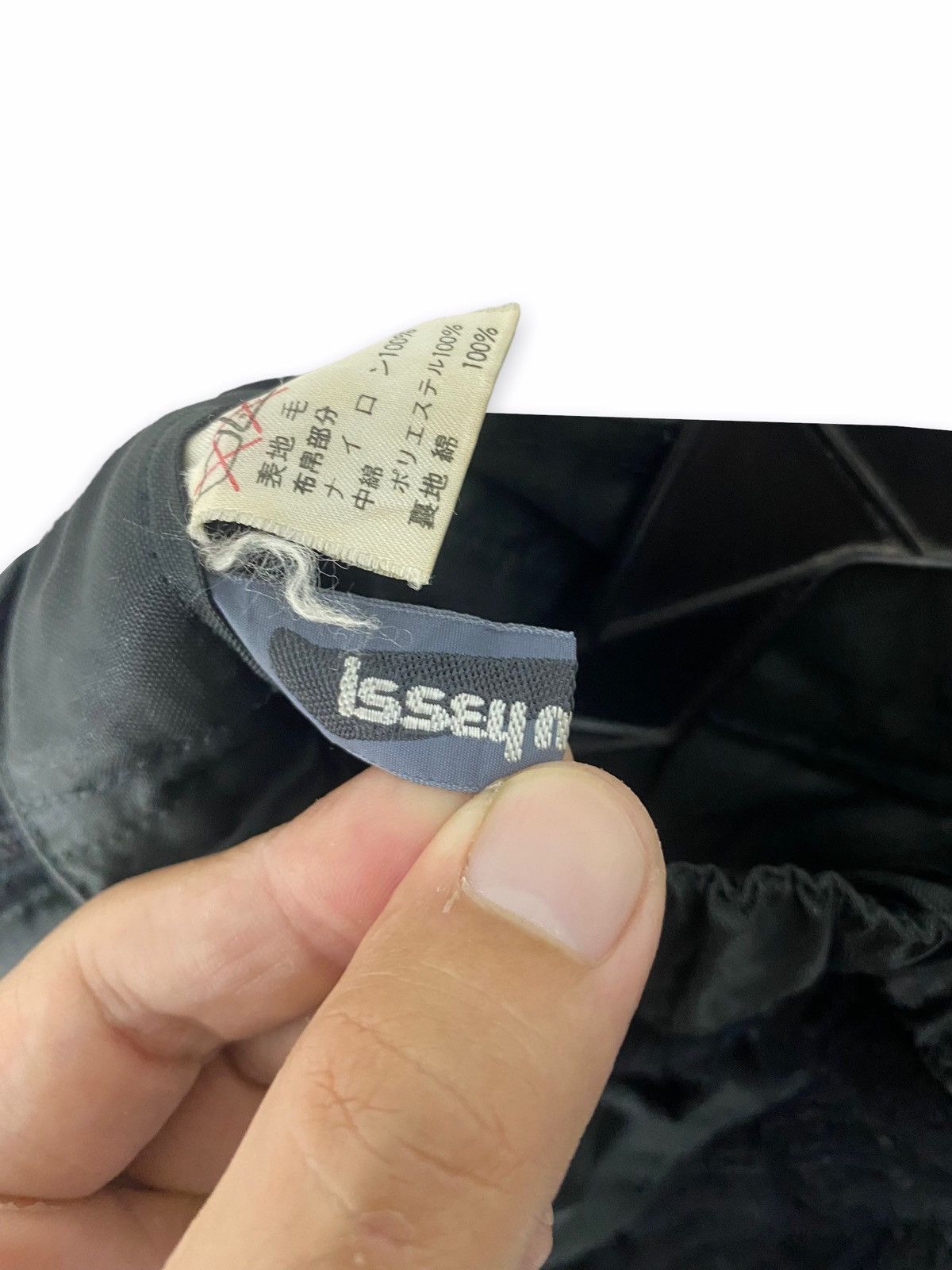 Issey Miyake × Japanese Brand × Vintage Vintage rare Issey Miyake men nylon pants Size US 30 / EU 46 - 13 Thumbnail