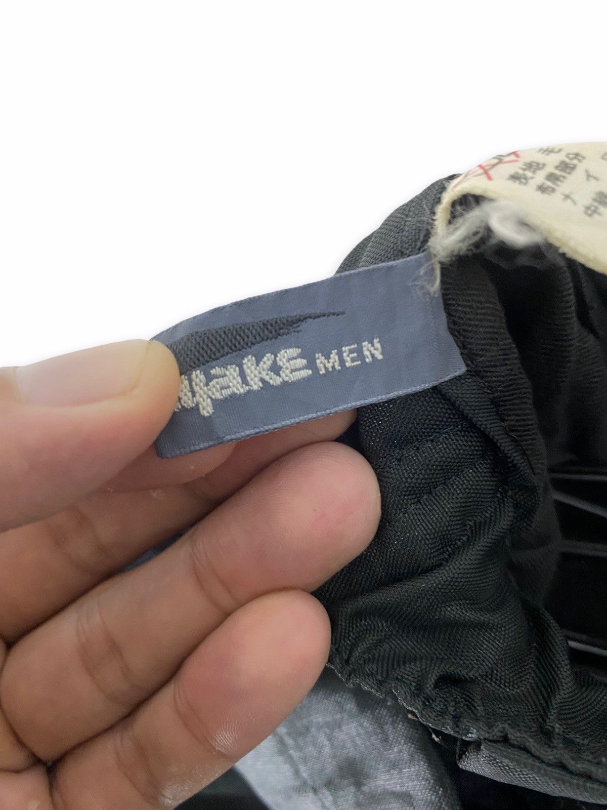 Issey Miyake × Japanese Brand × Vintage Vintage rare Issey Miyake men nylon pants Size US 30 / EU 46 - 14 Thumbnail
