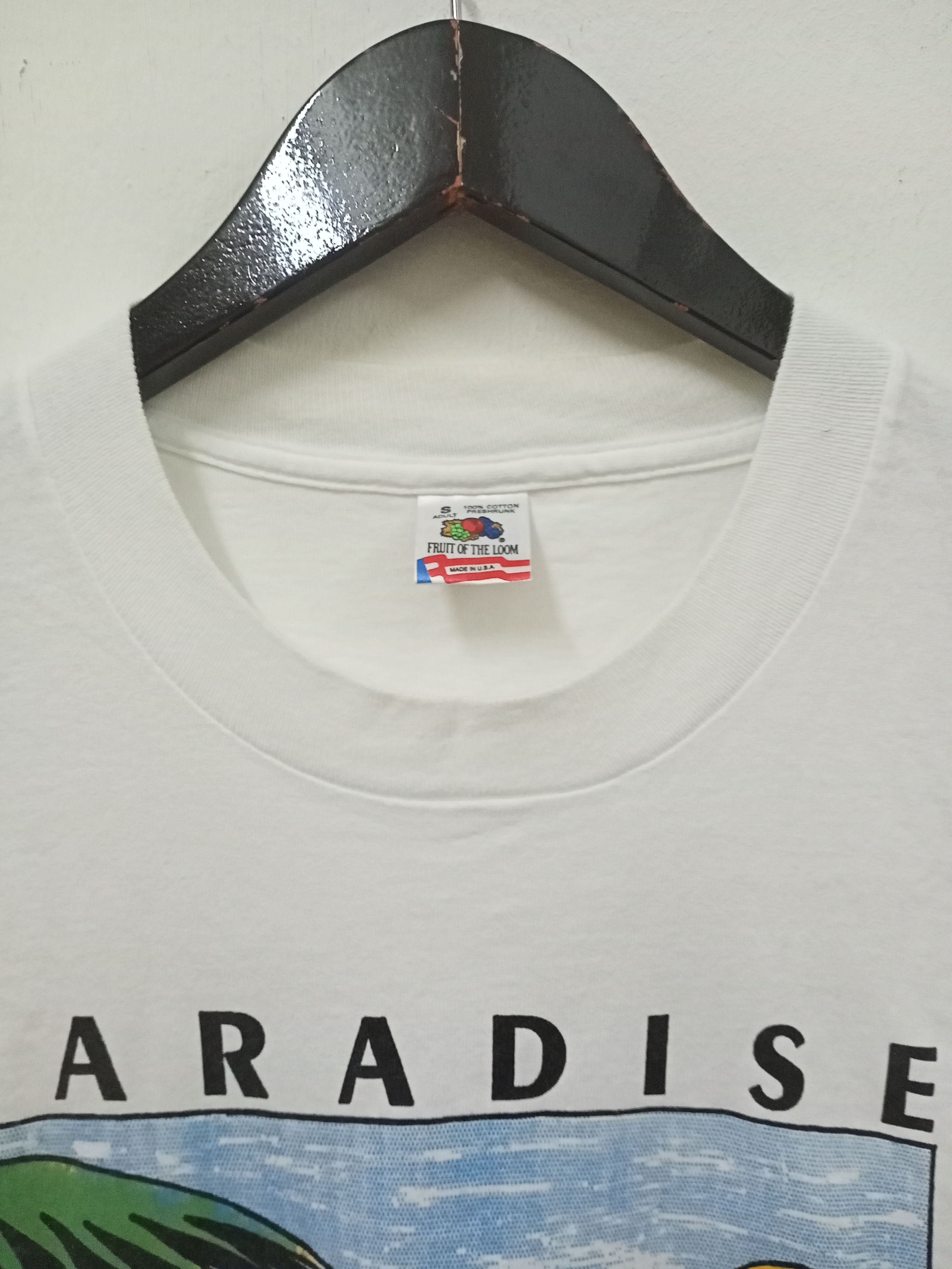 Vintage Vintage 90's Paradise Guam Surfing Art T-shirt Size US S / EU 44-46 / 1 - 3 Thumbnail