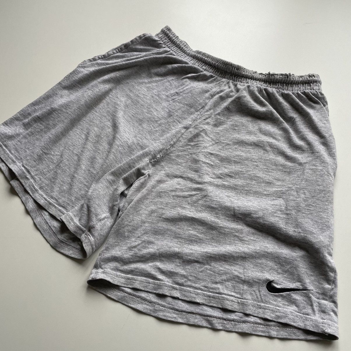 Nike Vintage 90s Nike embroidered swoosh grey cotton shorts rare Size US 32 / EU 48 - 2 Thumbnail