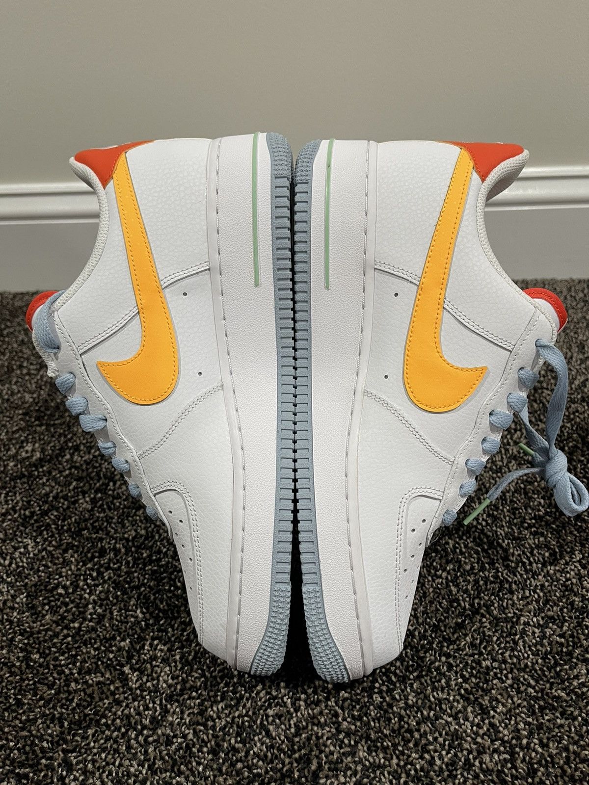 Nike Nike Air Force 1 Low White / Yellow Kindness Day 2020 Size US 9 / EU 42 - 5 Thumbnail