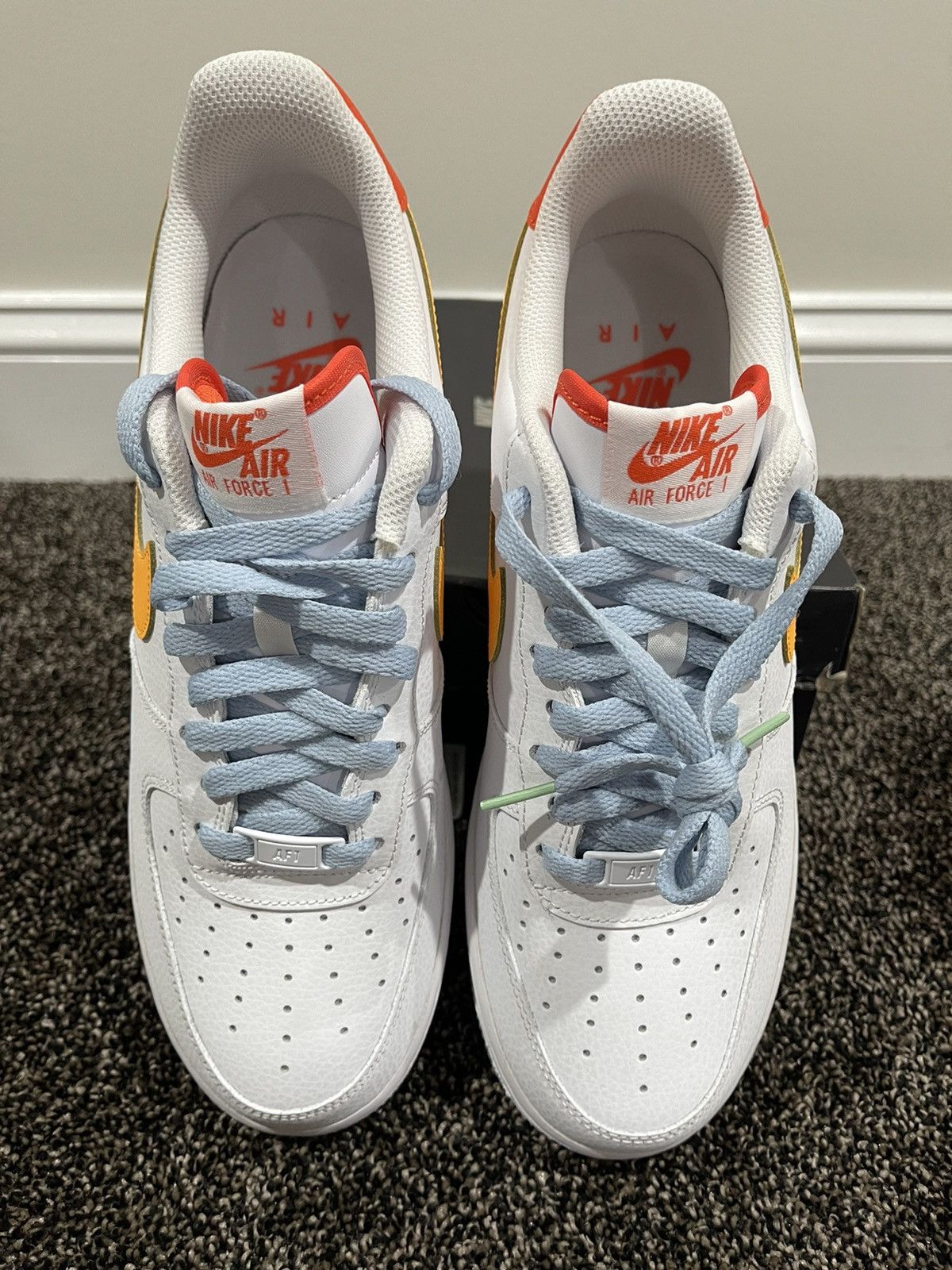 Nike Nike Air Force 1 Low White / Yellow Kindness Day 2020 Size US 9 / EU 42 - 4 Thumbnail