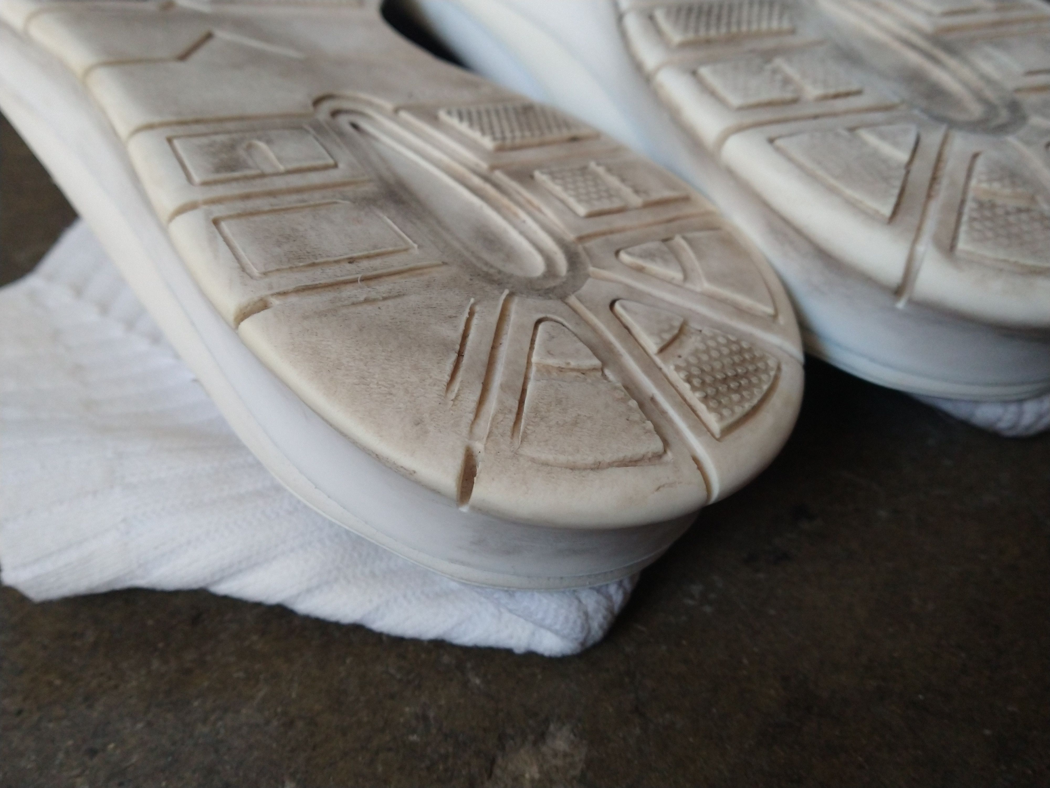Maison Margiela Maison Margiela Sock Sneakers Size 10 43 White Knit Size US 10 / EU 43 - 17 Thumbnail