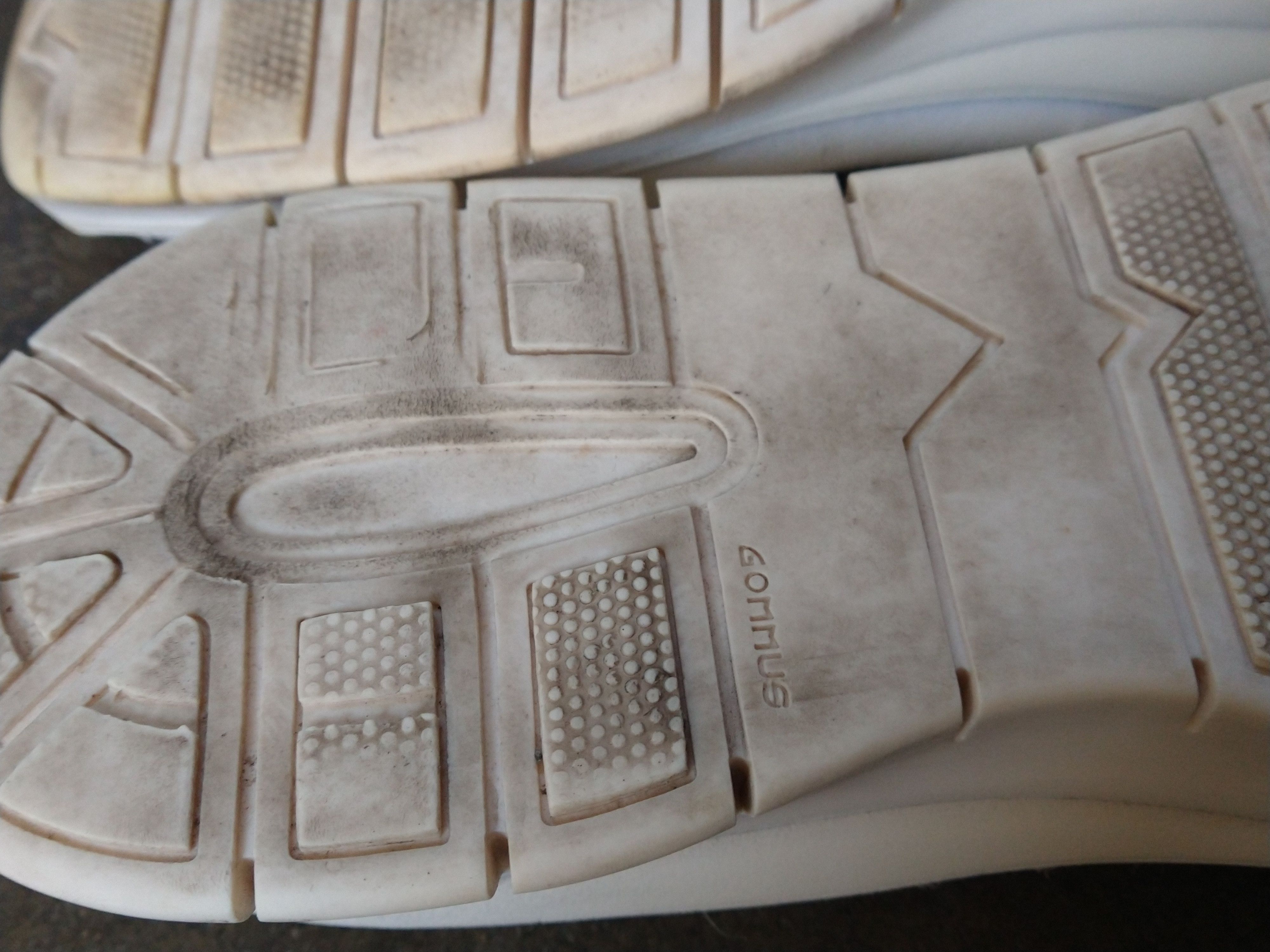 Maison Margiela Maison Margiela Sock Sneakers Size 10 43 White Knit Size US 10 / EU 43 - 16 Thumbnail
