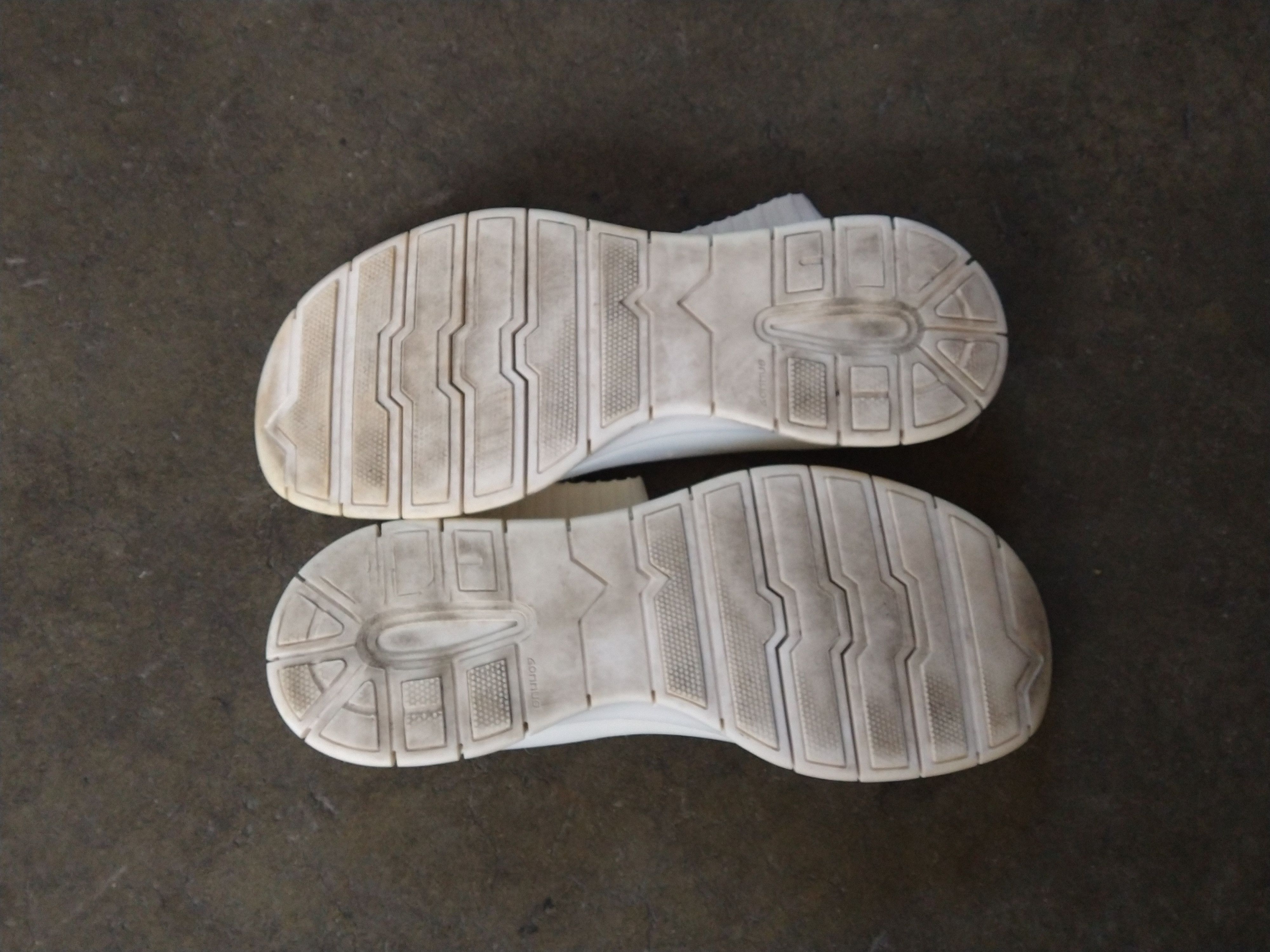 Maison Margiela Maison Margiela Sock Sneakers Size 10 43 White Knit Size US 10 / EU 43 - 15 Thumbnail