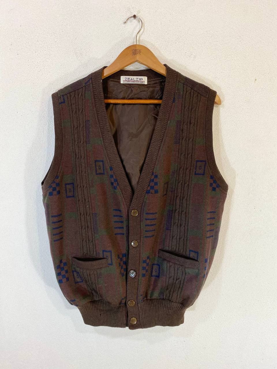 Japanese Brand Vintage Japanese Brand Wool Vest Nice Design Size US M / EU 48-50 / 2 - 1 Thumbnail