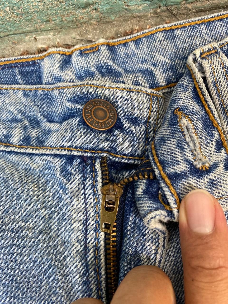 Levi's vintage levis 550 relaxed fit distressed rework denim Size US 31 - 11 Thumbnail