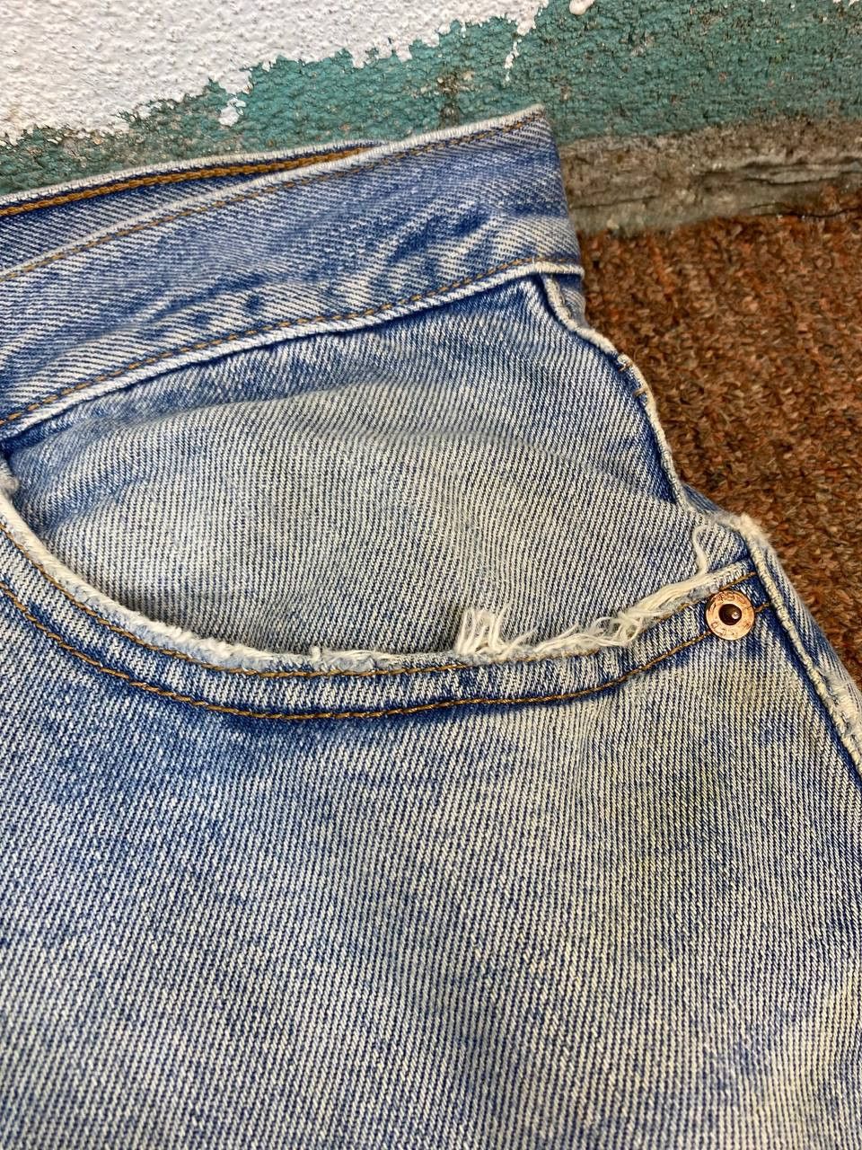 Levi's levis 550 relaxed fit distressed denim Size US 35 - 12 Thumbnail