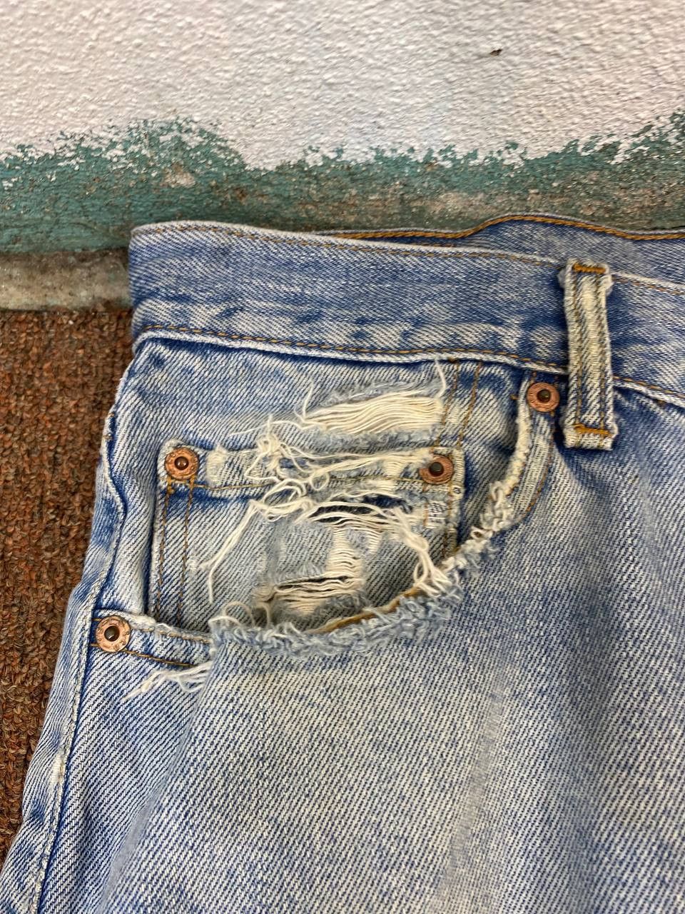 Levi's levis 550 relaxed fit distressed denim Size US 35 - 10 Thumbnail