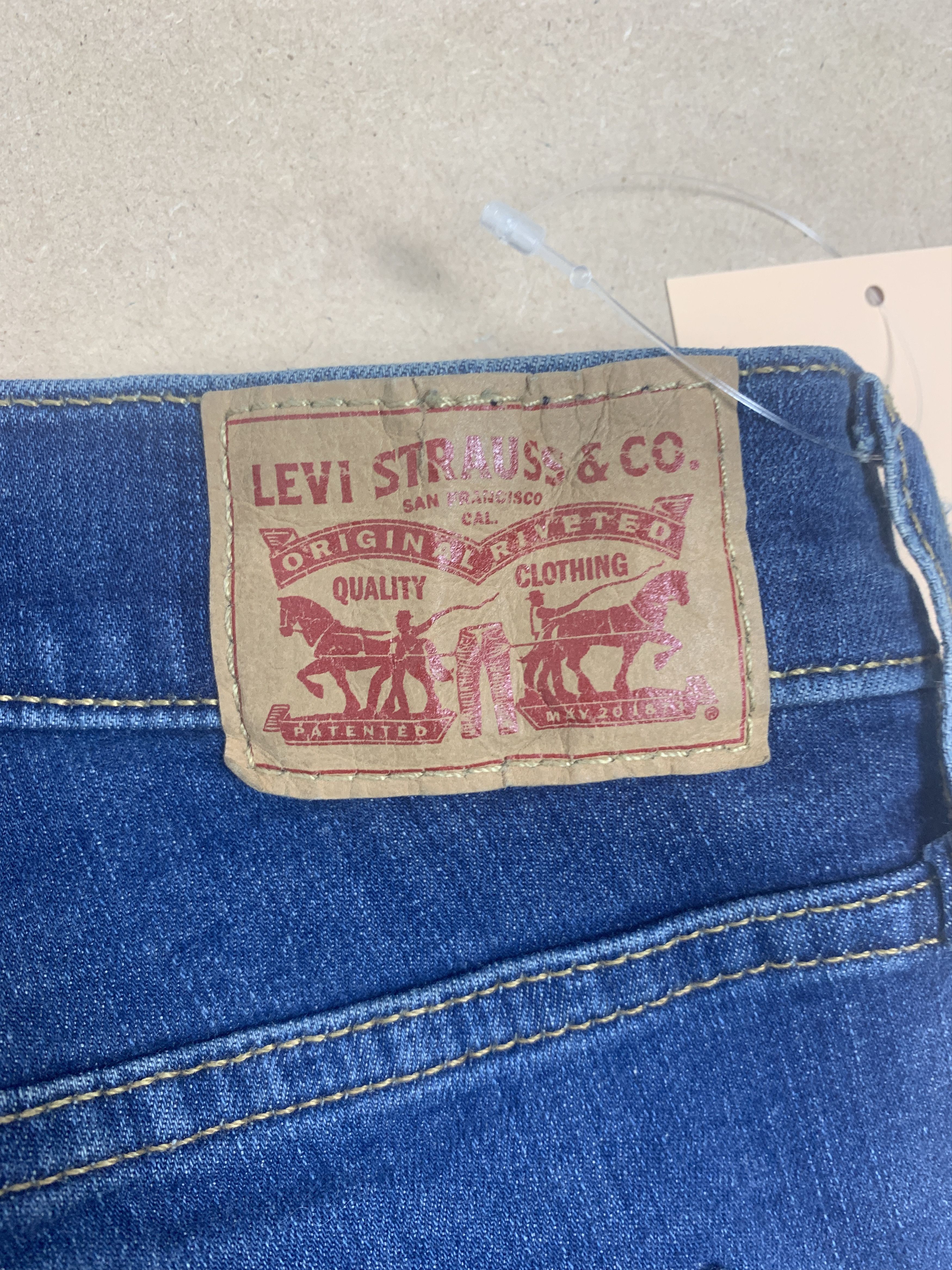 Levi's Vintage Levis 720 Skinny Faded Blue Jeans Size US 31 - 7 Thumbnail