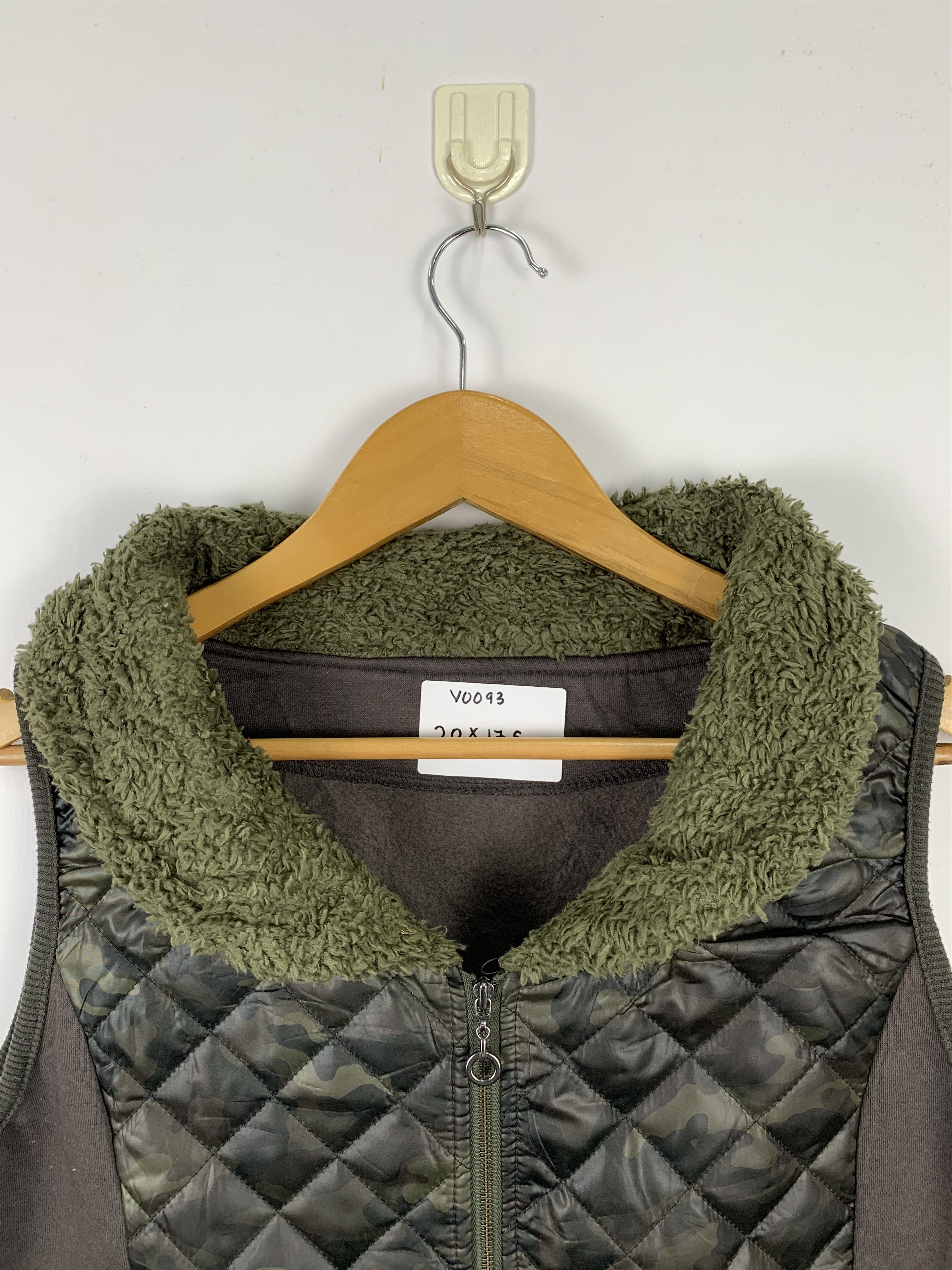 Japanese Brand Vintage Meture Krein Quilted Camo Sherpa Collar Vests Size US S / EU 44-46 / 1 - 2 Thumbnail