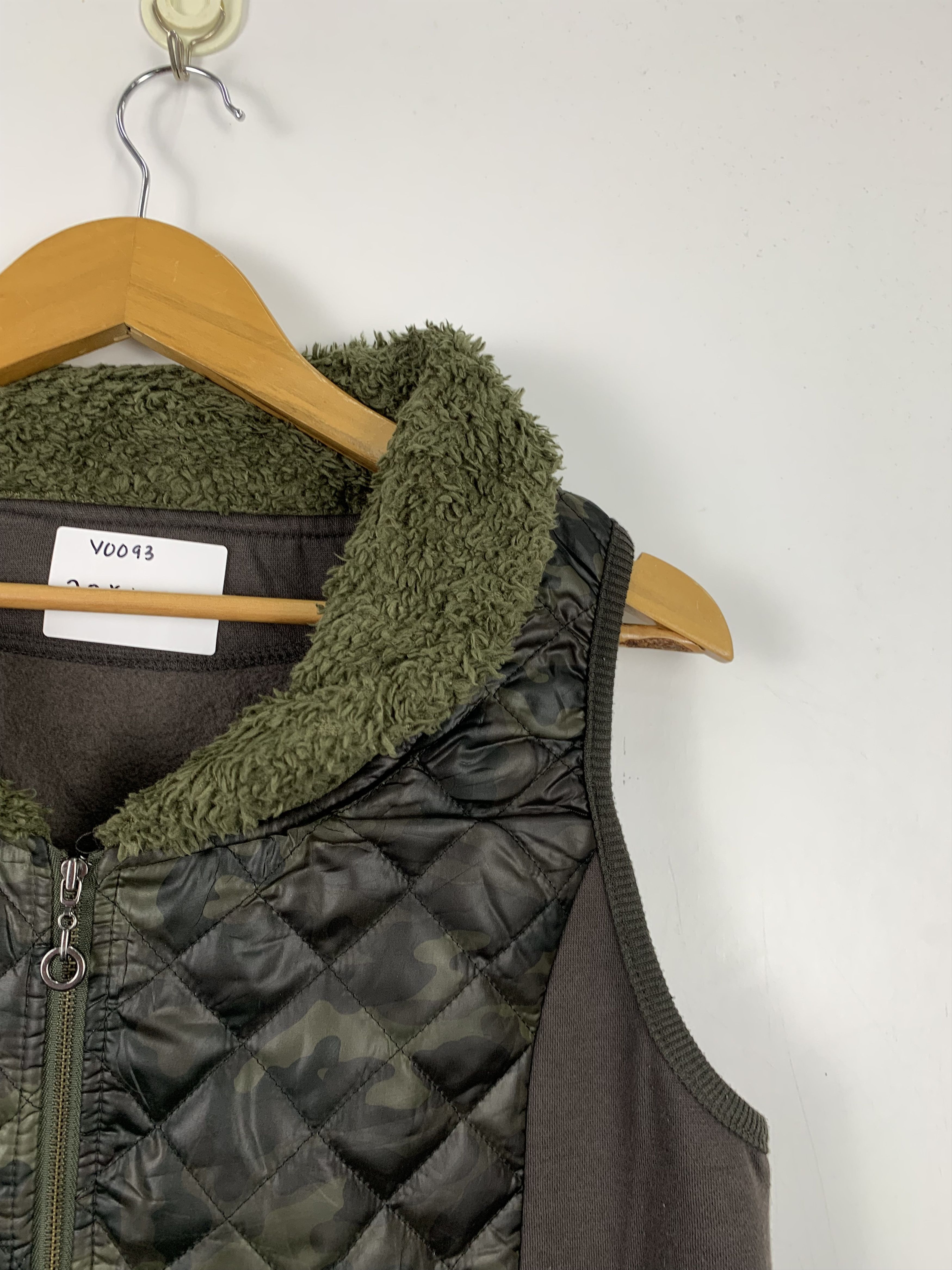 Japanese Brand Vintage Meture Krein Quilted Camo Sherpa Collar Vests Size US S / EU 44-46 / 1 - 4 Thumbnail