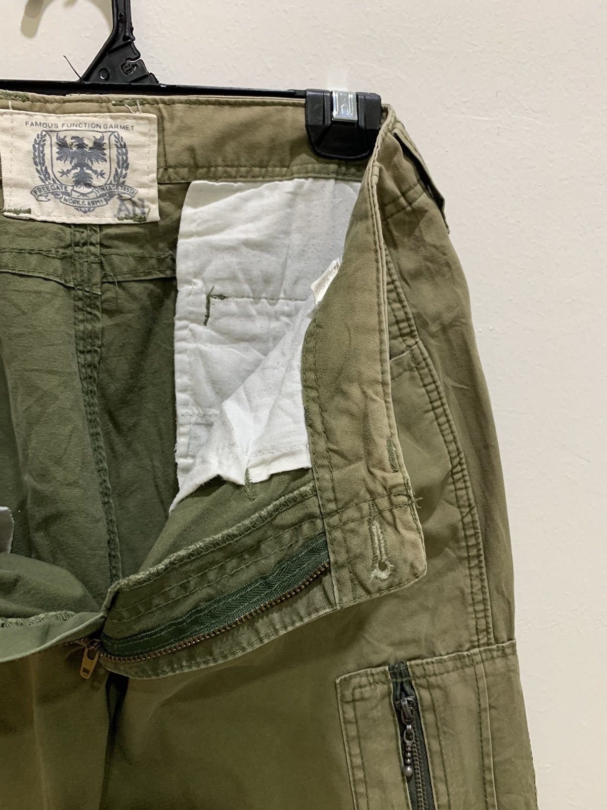 Garment Reproduction of Workers × Japanese Brand × Seditionaries FAMOUS FUNCTION GARMENT 8 Pocket Bondage Cropped Cargo Pant Size US 32 / EU 48 - 21 Thumbnail