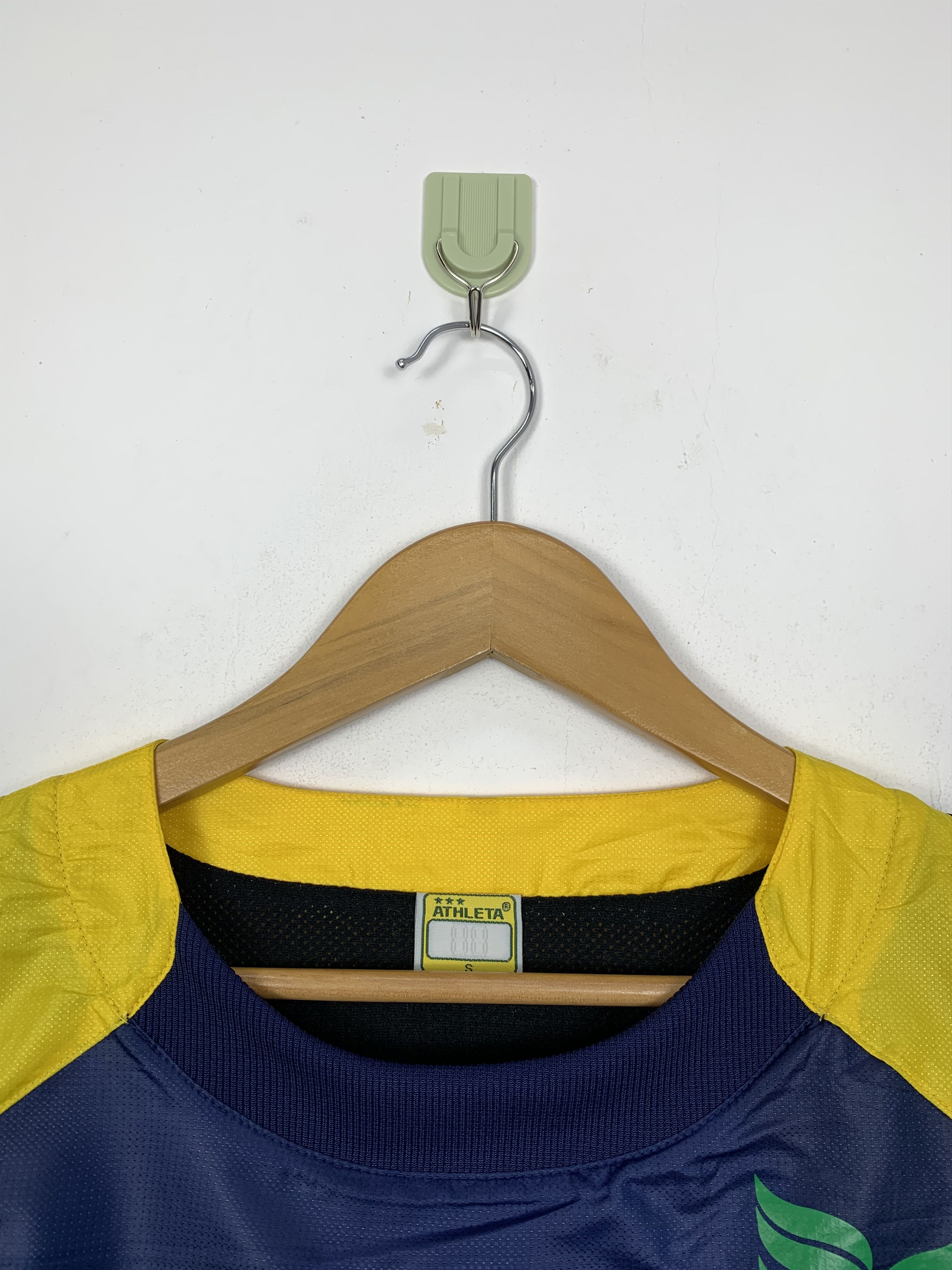 Japanese Brand Vintage Athleta Tres Estrelas De Victoria Style Soccer J0678 Size US S / EU 44-46 / 1 - 7 Thumbnail