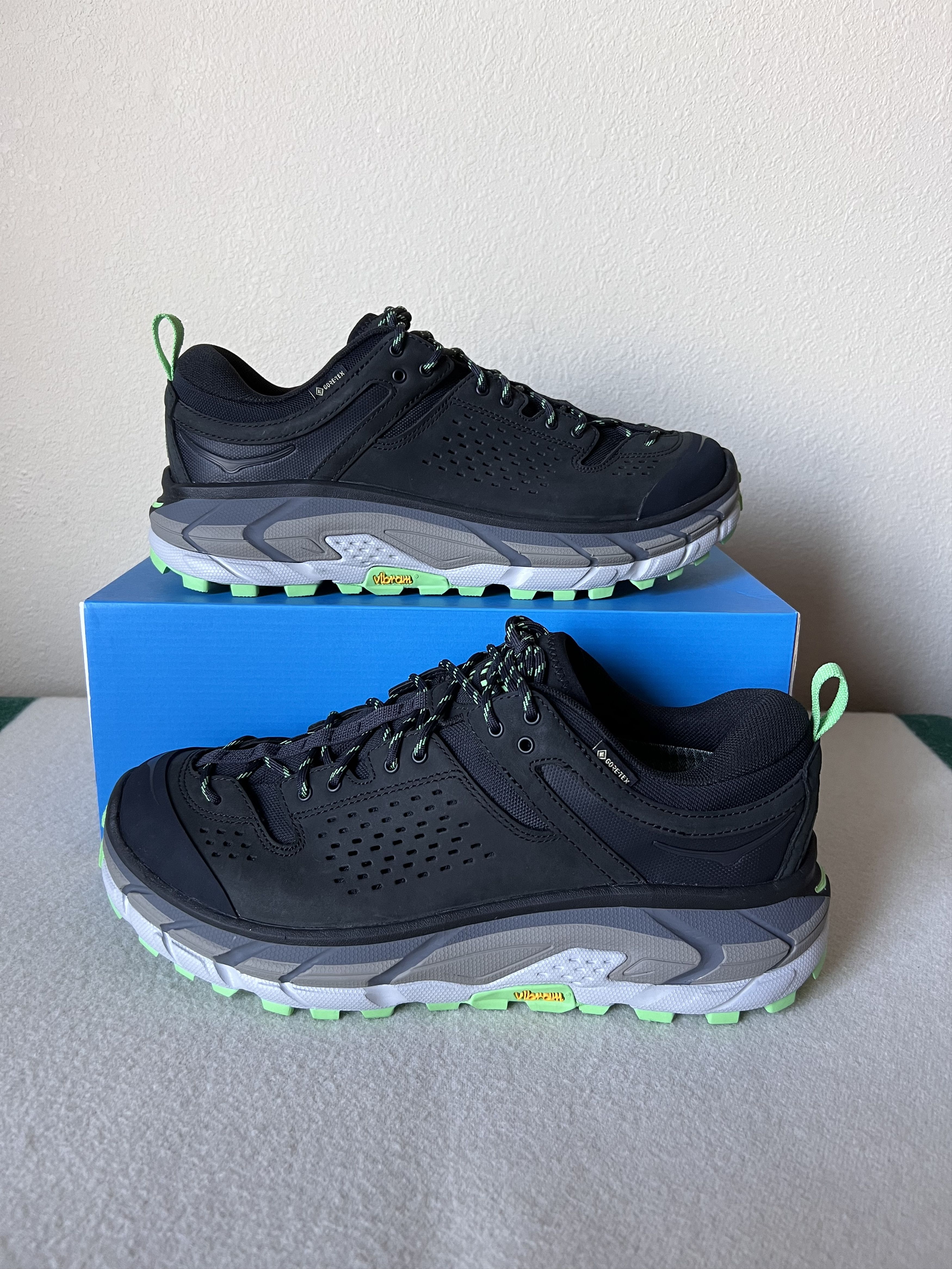 Hoka Hoka One One Tor Ultra Low in Black Zest Size US 11 / EU 44 - 2 Thumbnail