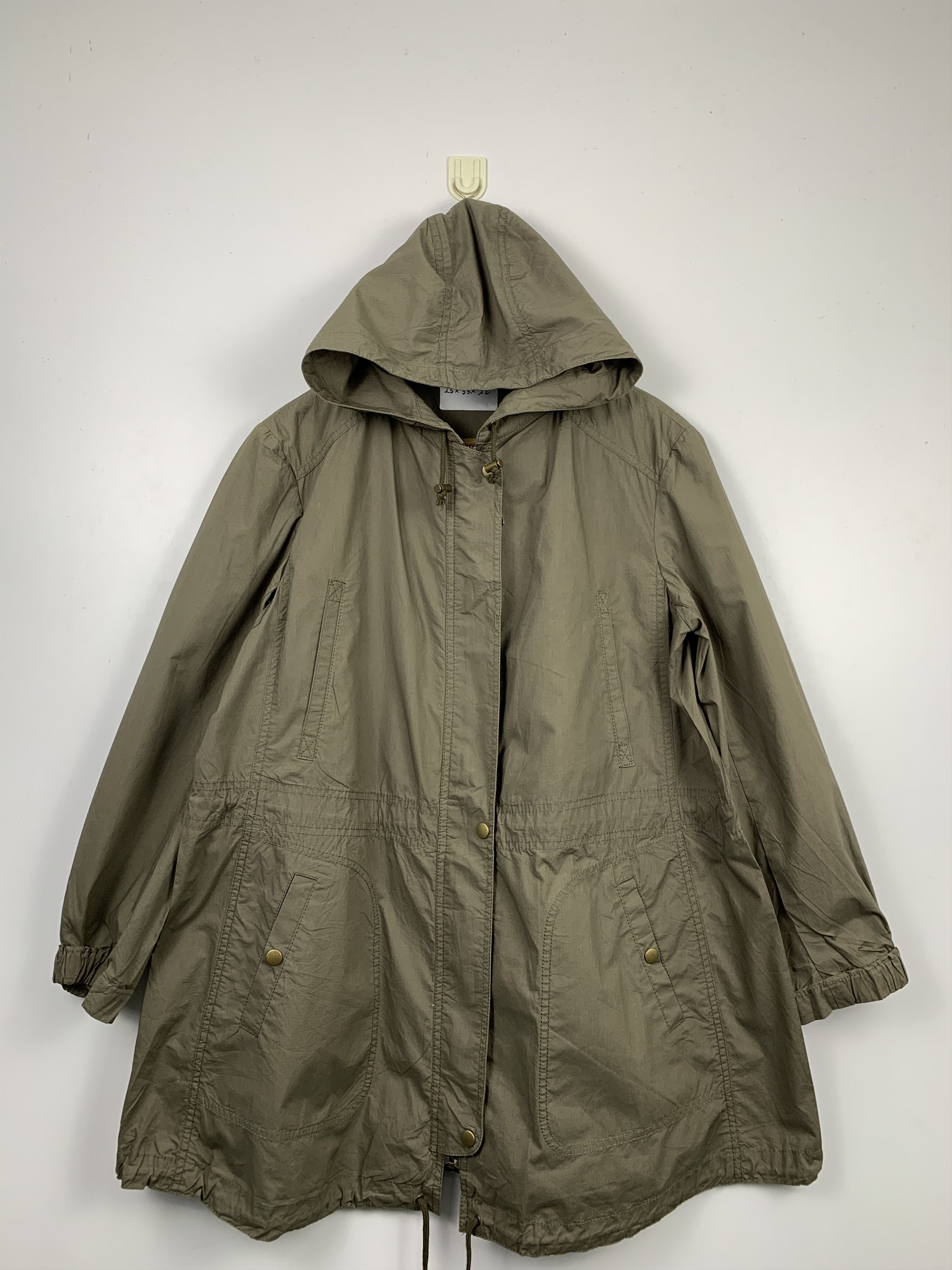 image of Uniqlo Multi Pocket Military Parkas Jacket in Miltary Green, Men's (Size Medium)