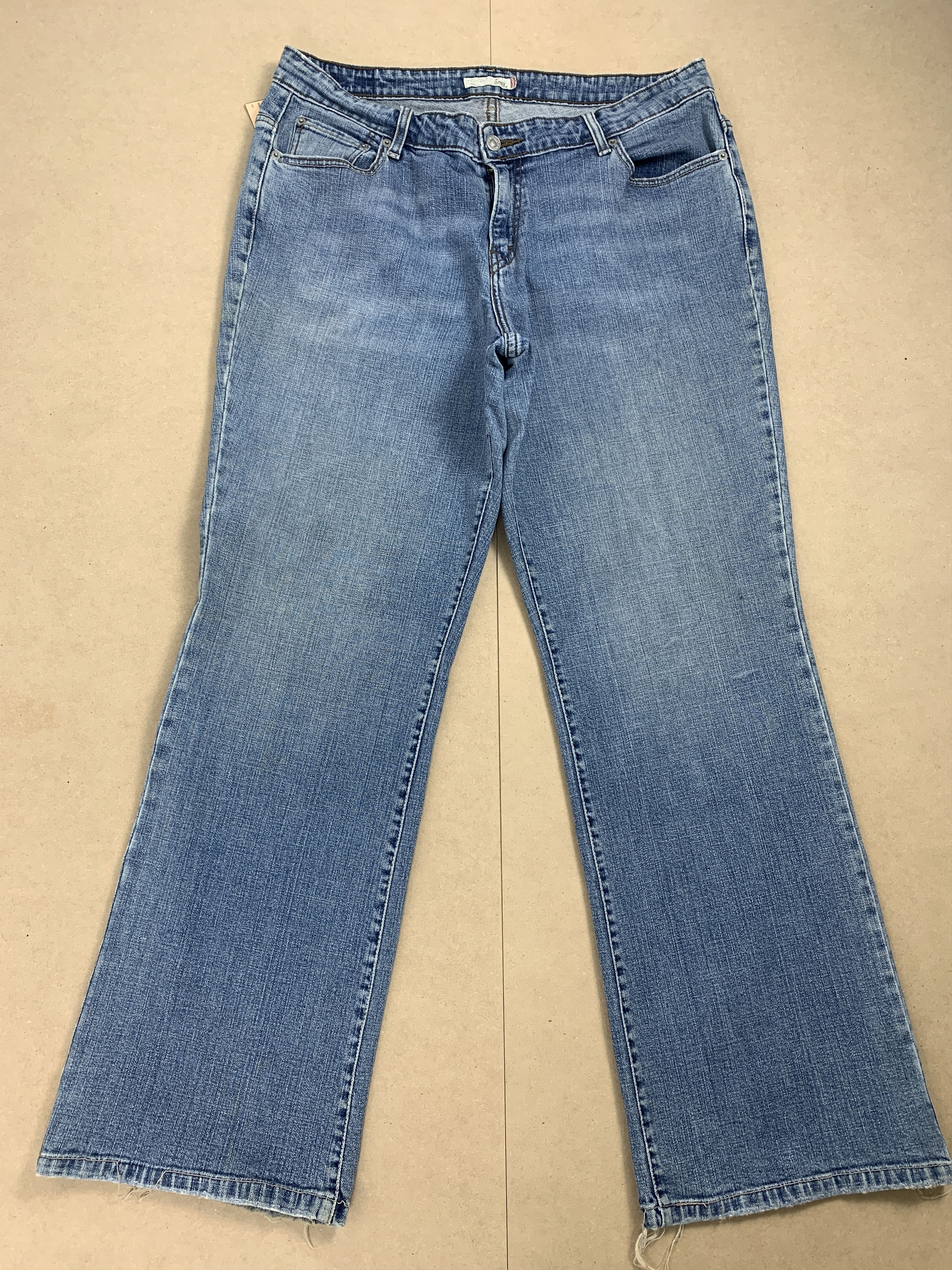 Levi's Vintage LEVI'S 580 Flared Bootcut Faded Mid Blue Jeans Size 36" / US 14 / IT 50 - 1 Thumbnail