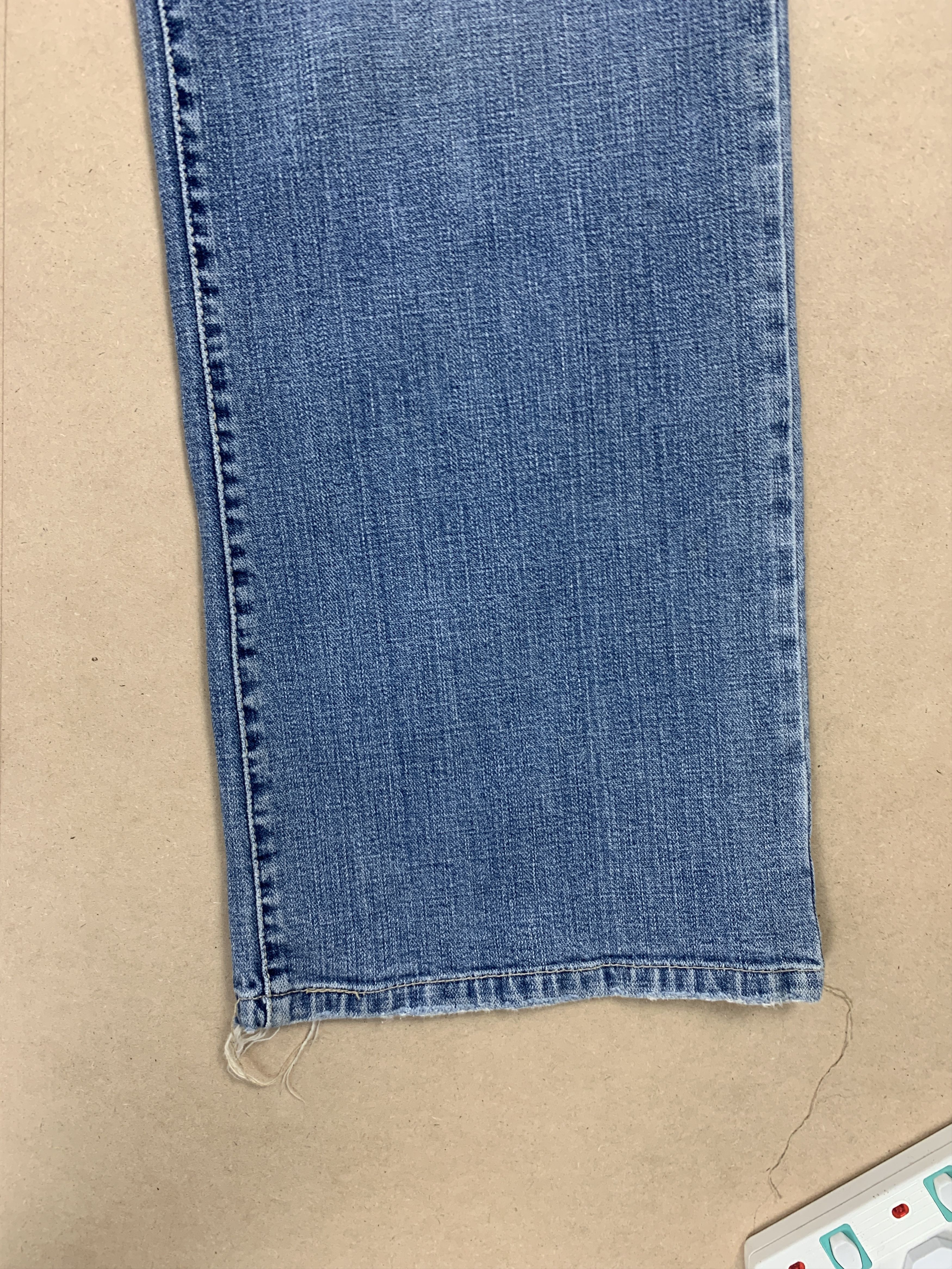 Levi's Vintage LEVI'S 580 Flared Bootcut Faded Mid Blue Jeans Size 36" / US 14 / IT 50 - 4 Thumbnail