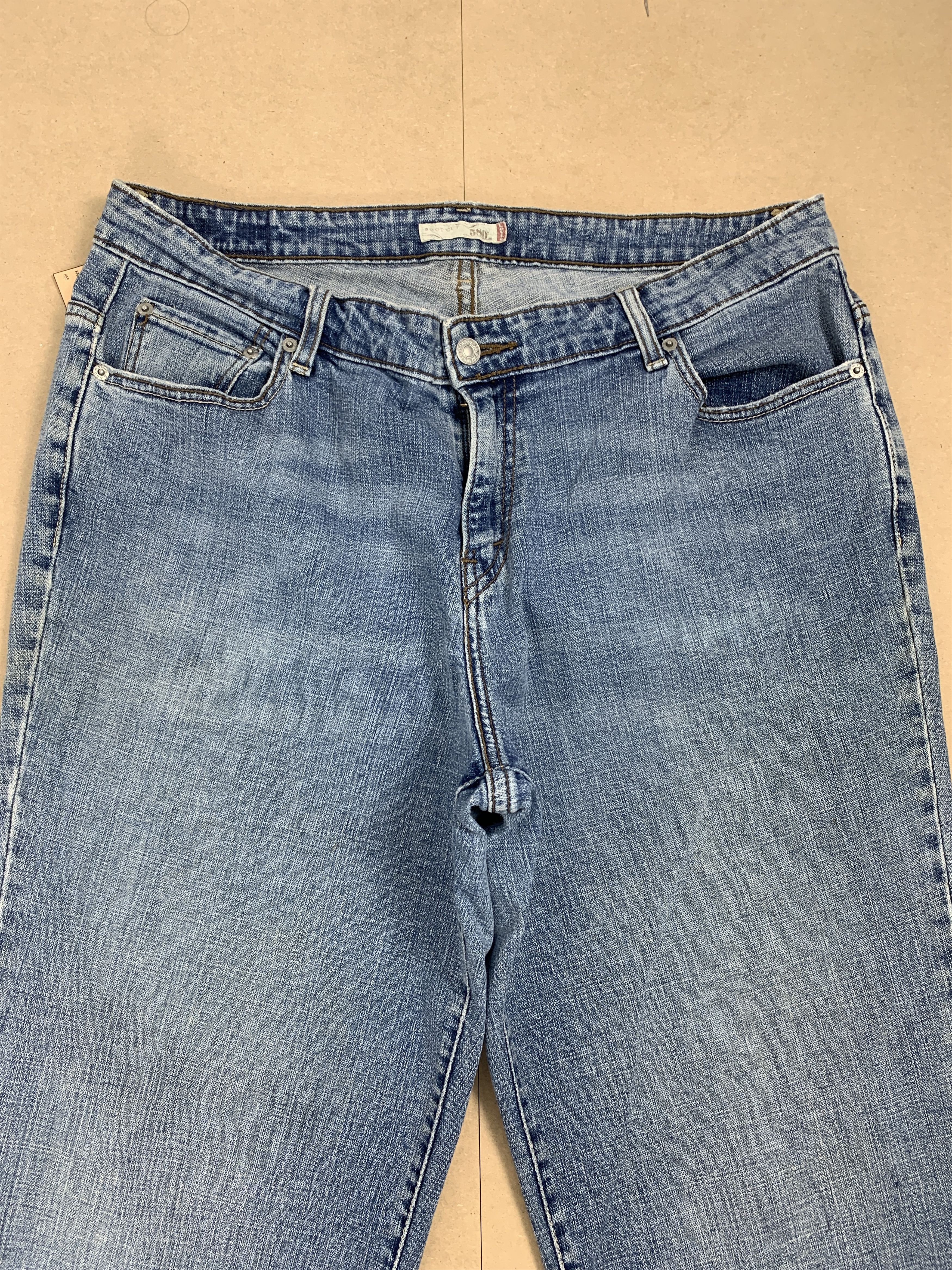 Levi's Vintage LEVI'S 580 Flared Bootcut Faded Mid Blue Jeans Size 36" / US 14 / IT 50 - 3 Thumbnail