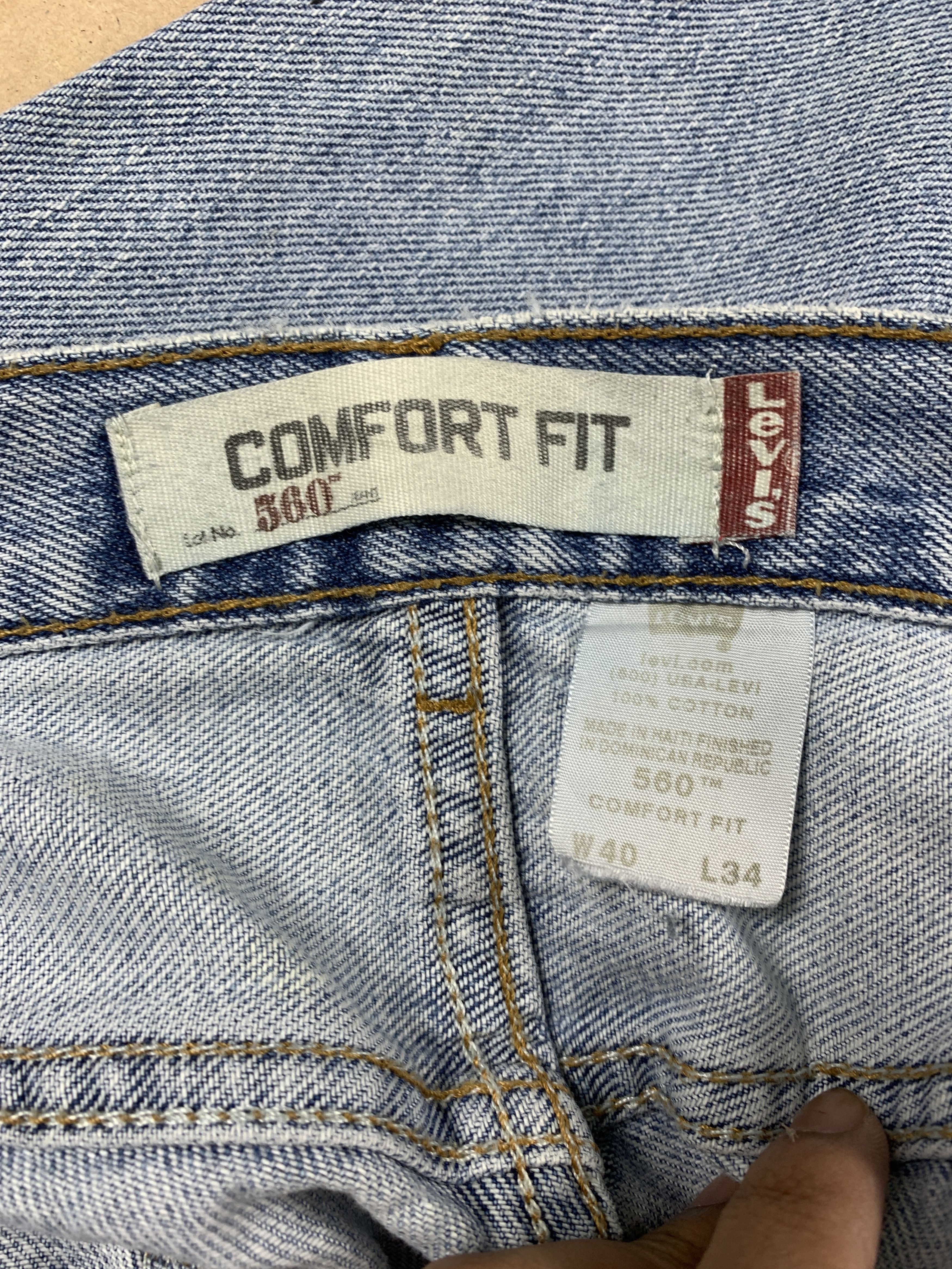 Levi's Vintage Levi's 560 Distressed Faded Light Wash Jeans Size US 38 / EU 54 - 8 Thumbnail