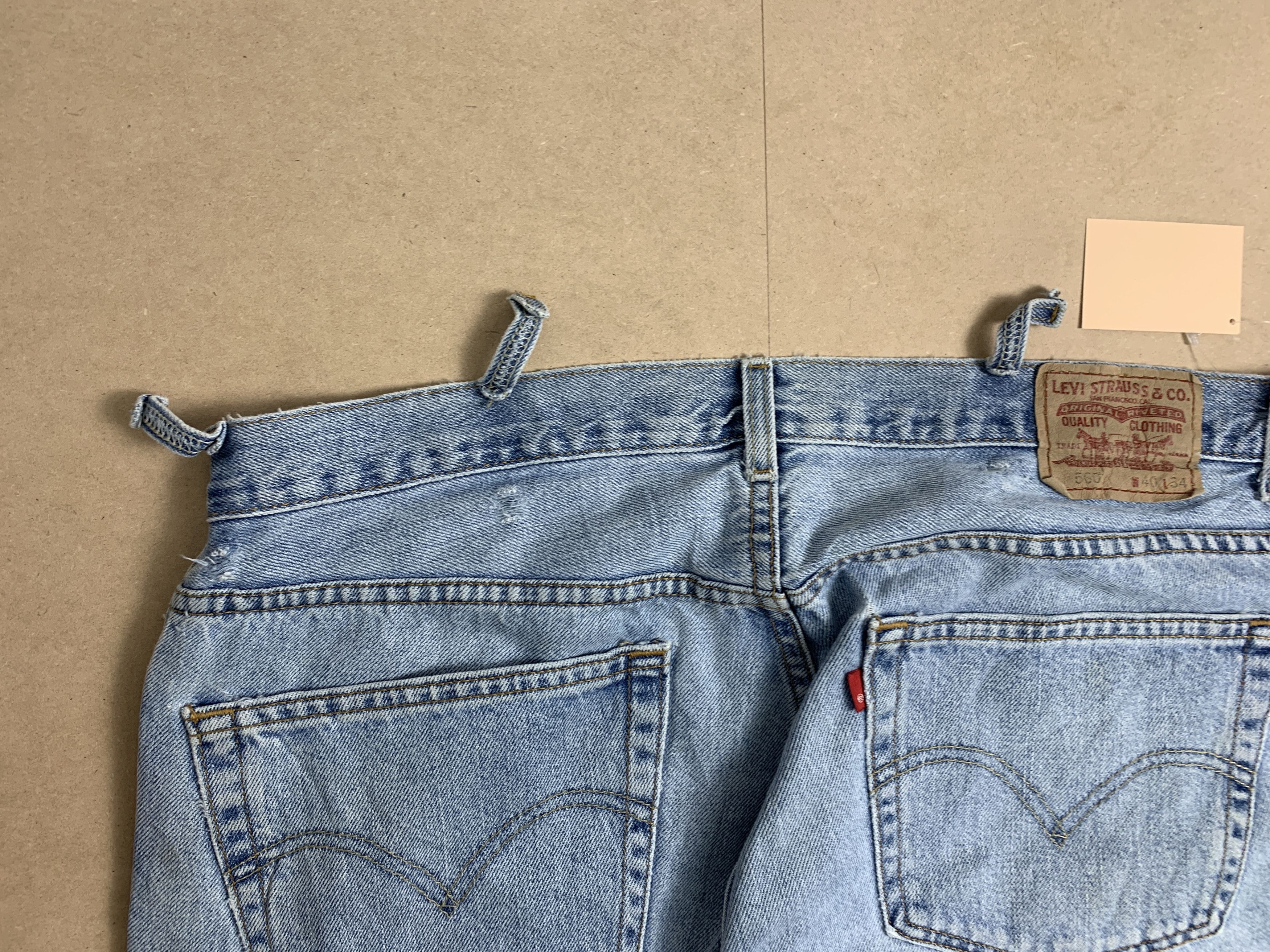 Levi's Vintage Levi's 560 Distressed Faded Light Wash Jeans Size US 38 / EU 54 - 6 Thumbnail