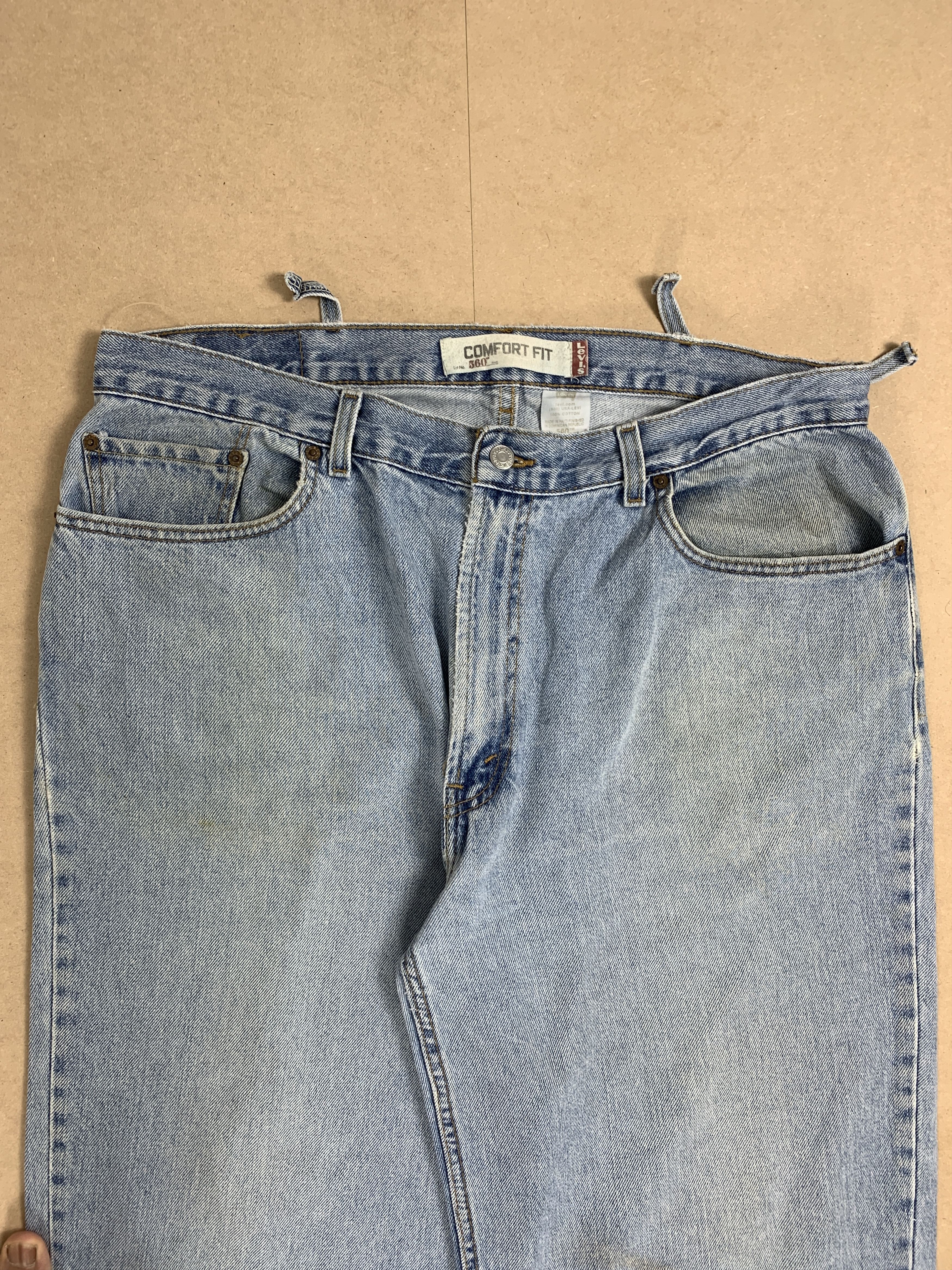 Levi's Vintage Levi's 560 Distressed Faded Light Wash Jeans Size US 38 / EU 54 - 2 Thumbnail