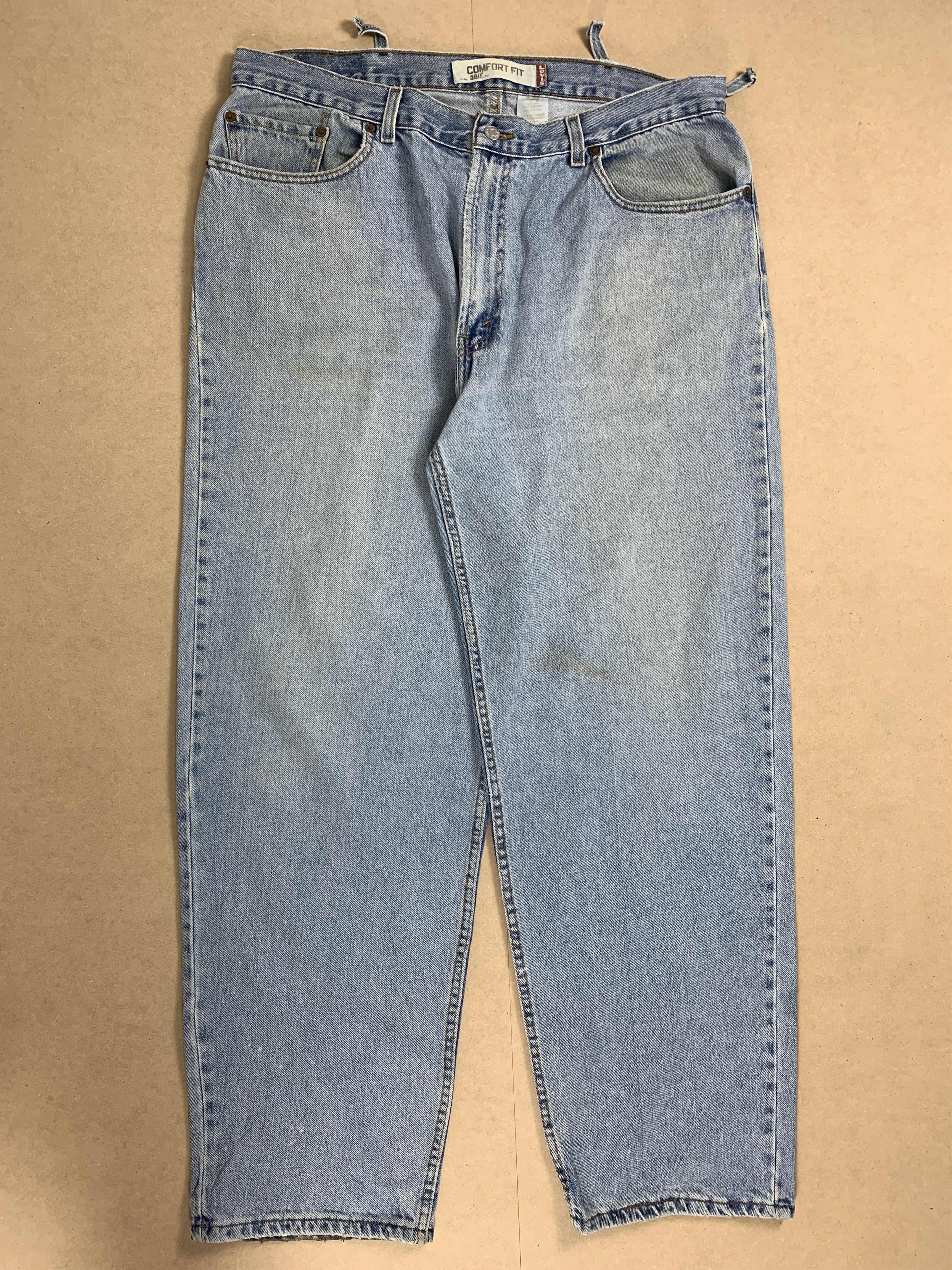 Levi's Vintage Levi's 560 Distressed Faded Light Wash Jeans Size US 38 / EU 54 - 1 Thumbnail