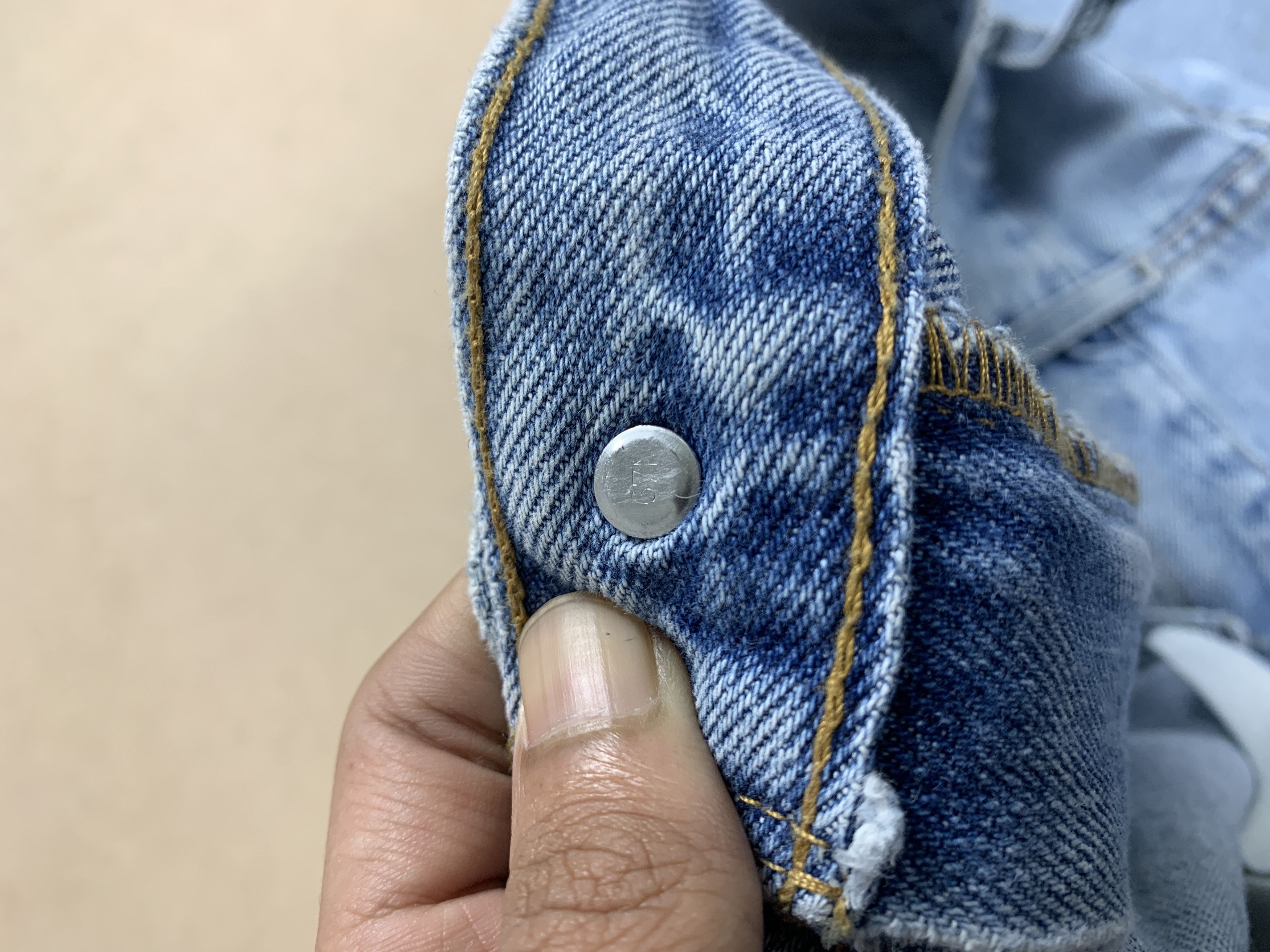 Levi's Vintage Levi's 560 Distressed Faded Light Wash Jeans Size US 38 / EU 54 - 10 Thumbnail