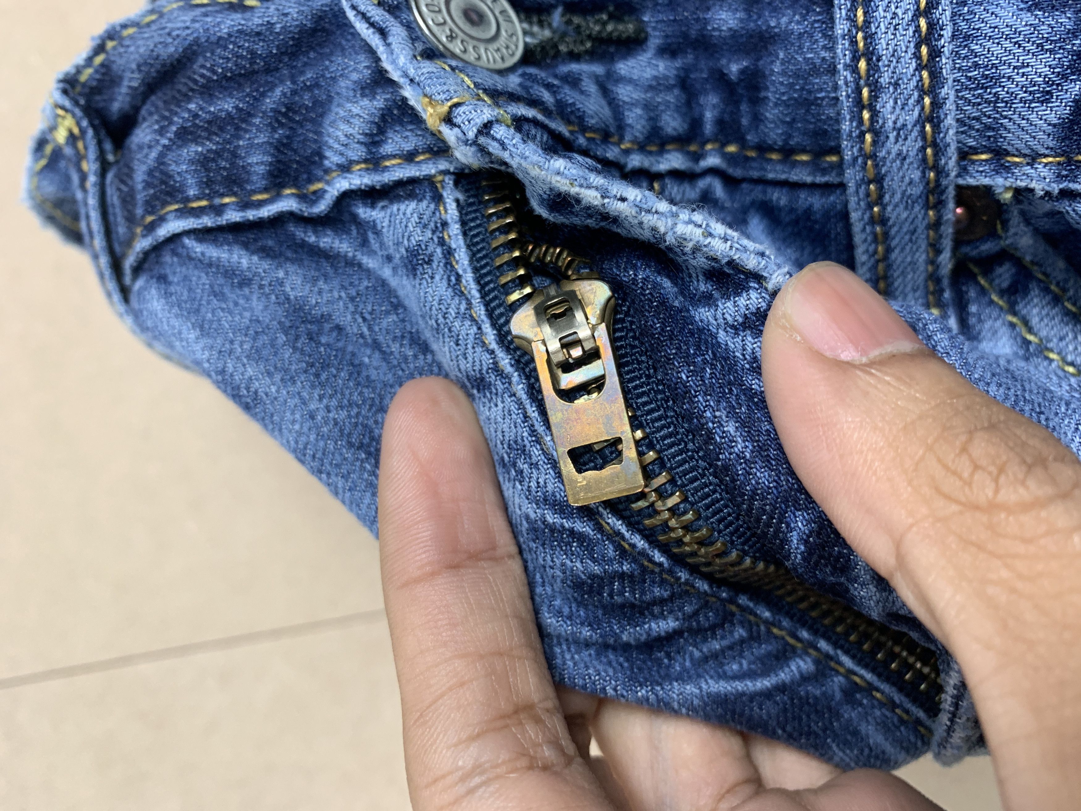 Levi's Vintage LEVI'S 514 Straight Cut Faded Blue Jeans Size US 34 / EU 50 - 17 Thumbnail