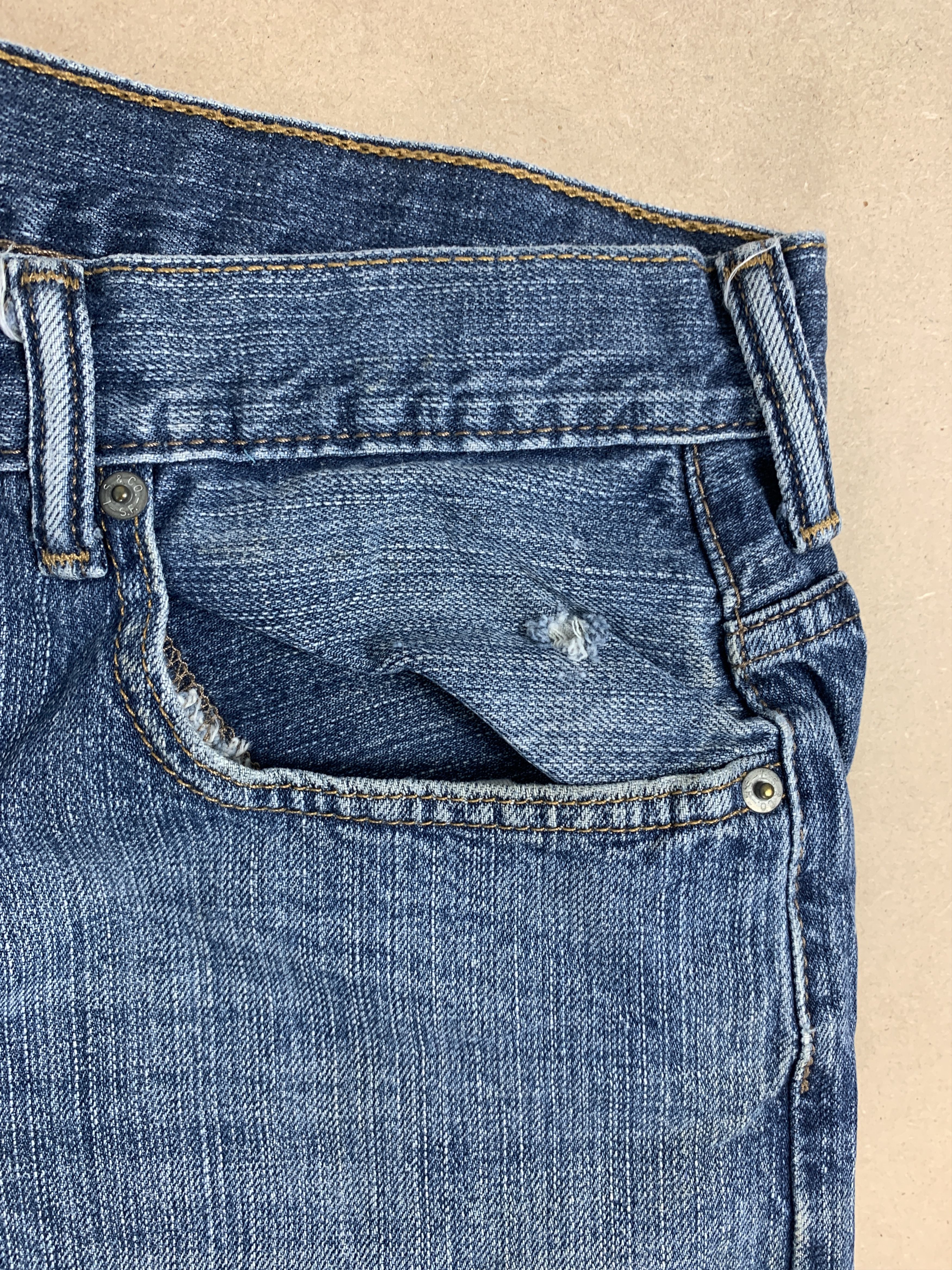 Levi's Vintage Levi's 569 Distressed Faded Mid Wash Jeans Size US 34 / EU 50 - 6 Thumbnail