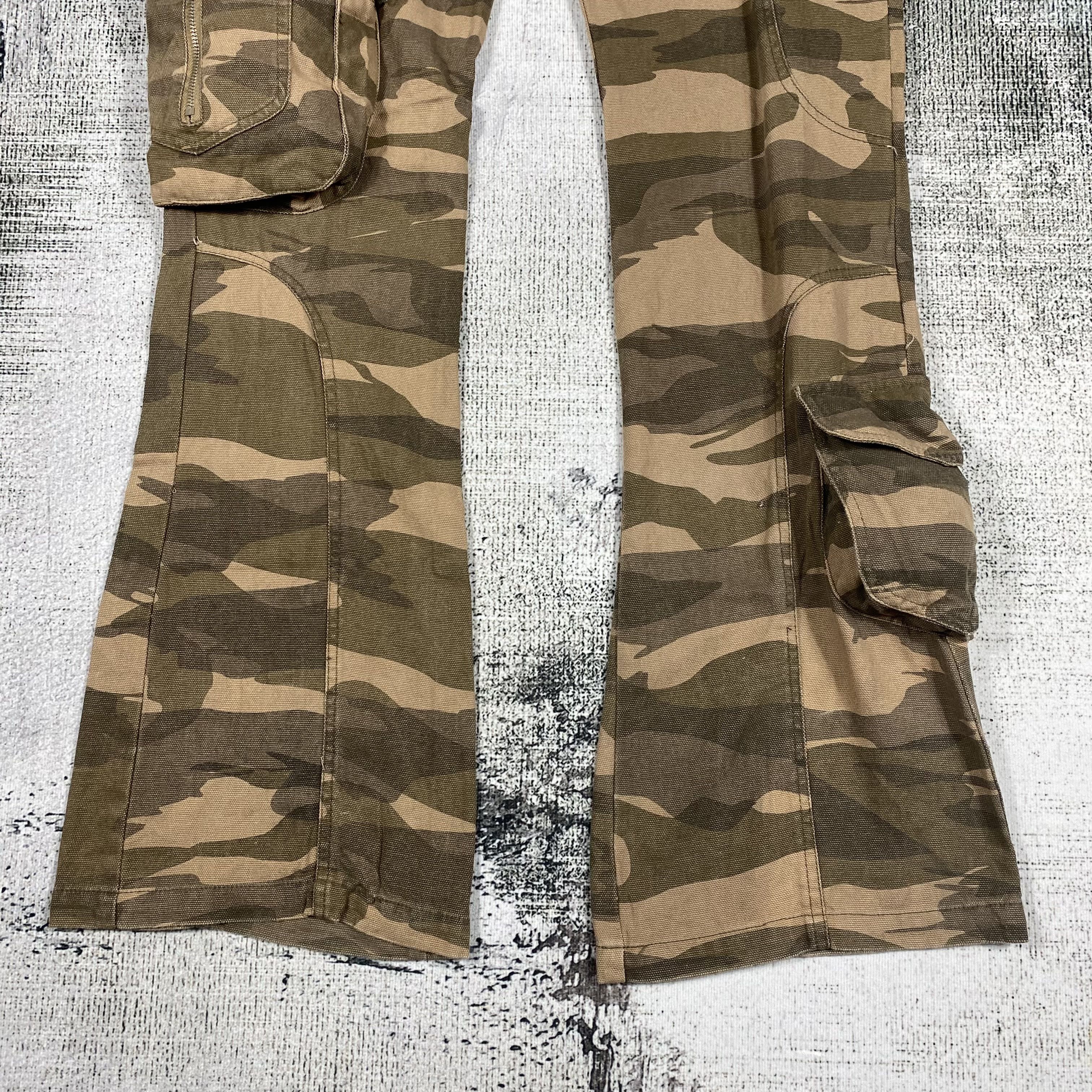 Japanese Brand RARE🔥Flared Utility Camouflage Cargo 8 Pockets Pants Size US 32 / EU 48 - 4 Thumbnail