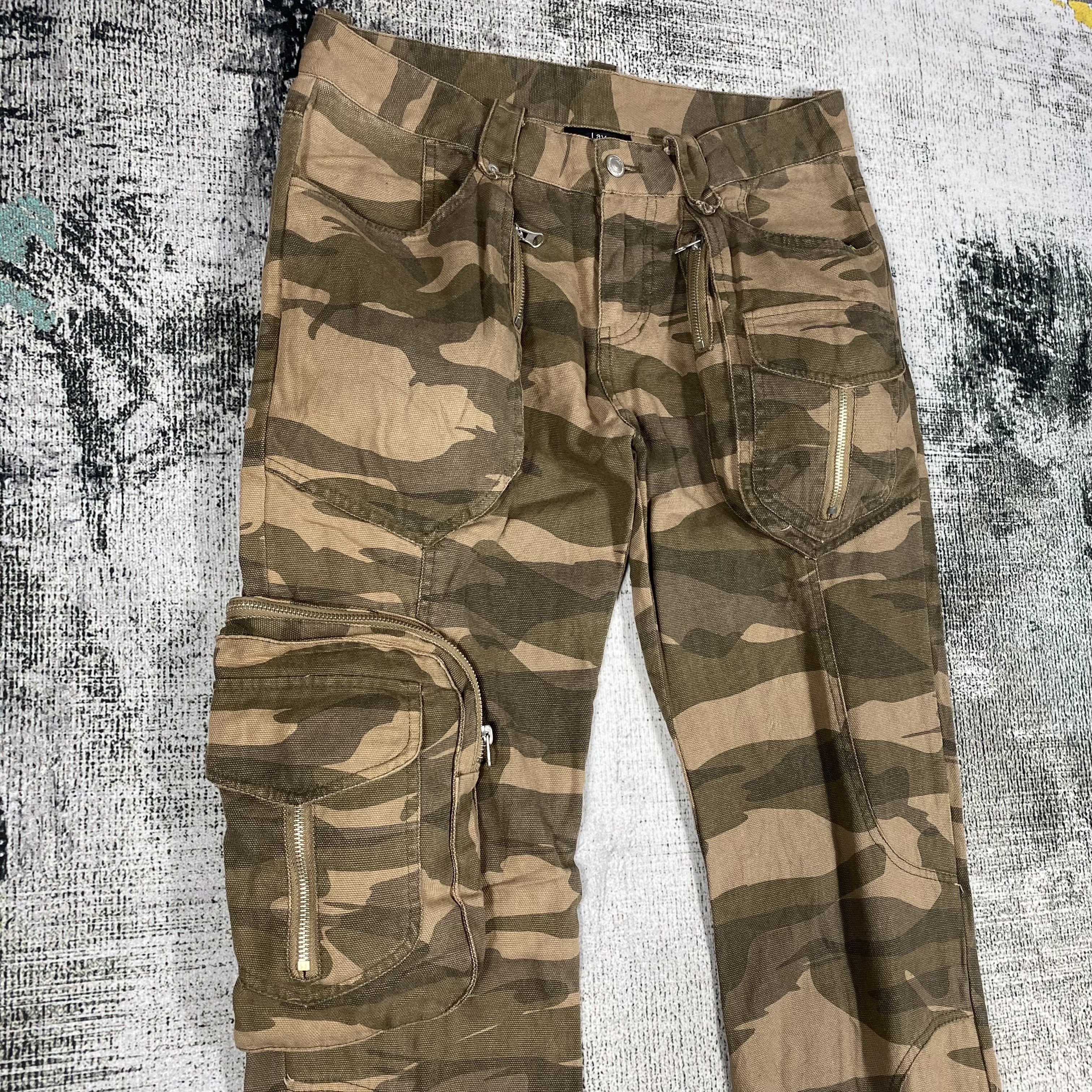 Japanese Brand RARE🔥Flared Utility Camouflage Cargo 8 Pockets Pants Size US 32 / EU 48 - 3 Thumbnail