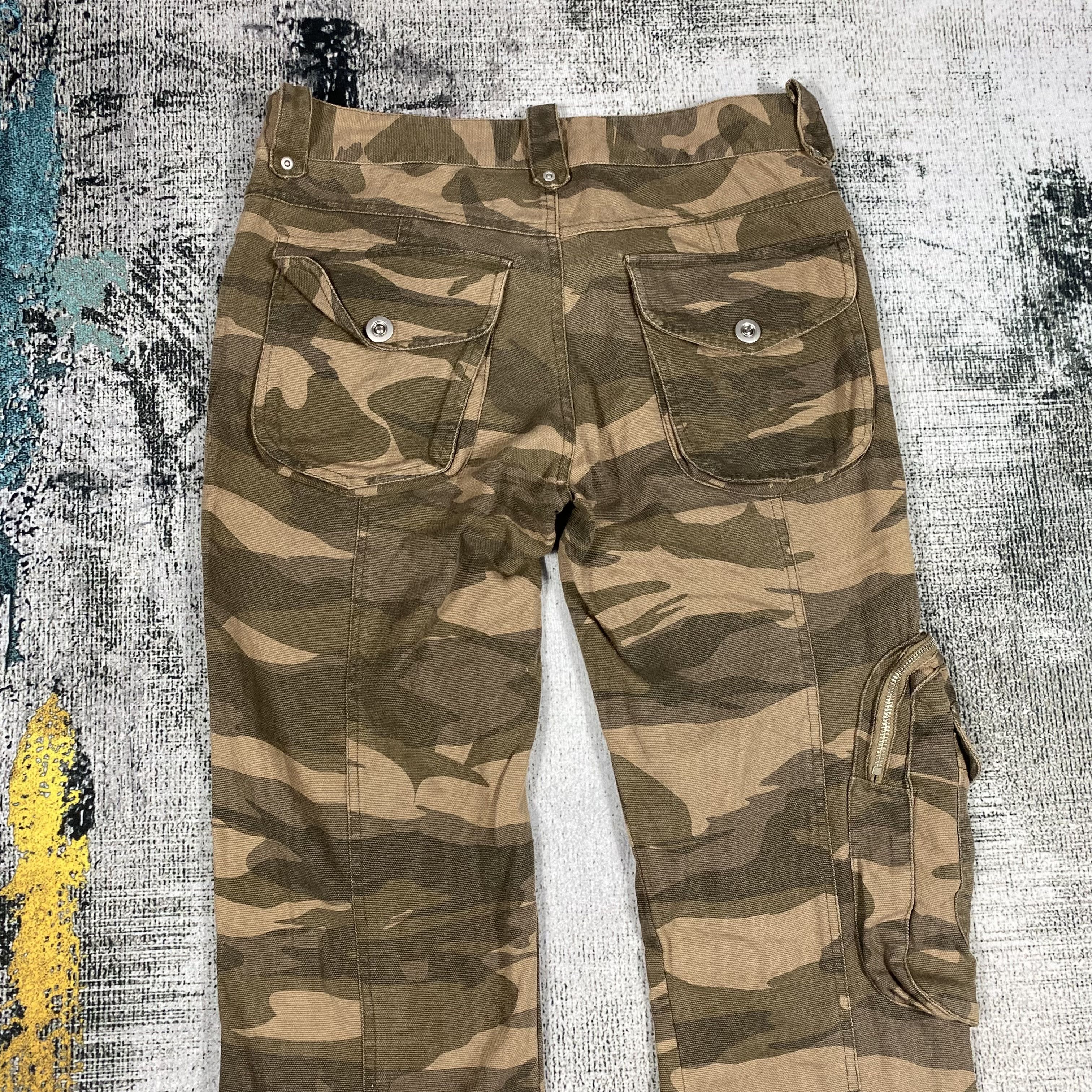 Japanese Brand RARE🔥Flared Utility Camouflage Cargo 8 Pockets Pants Size US 32 / EU 48 - 13 Thumbnail