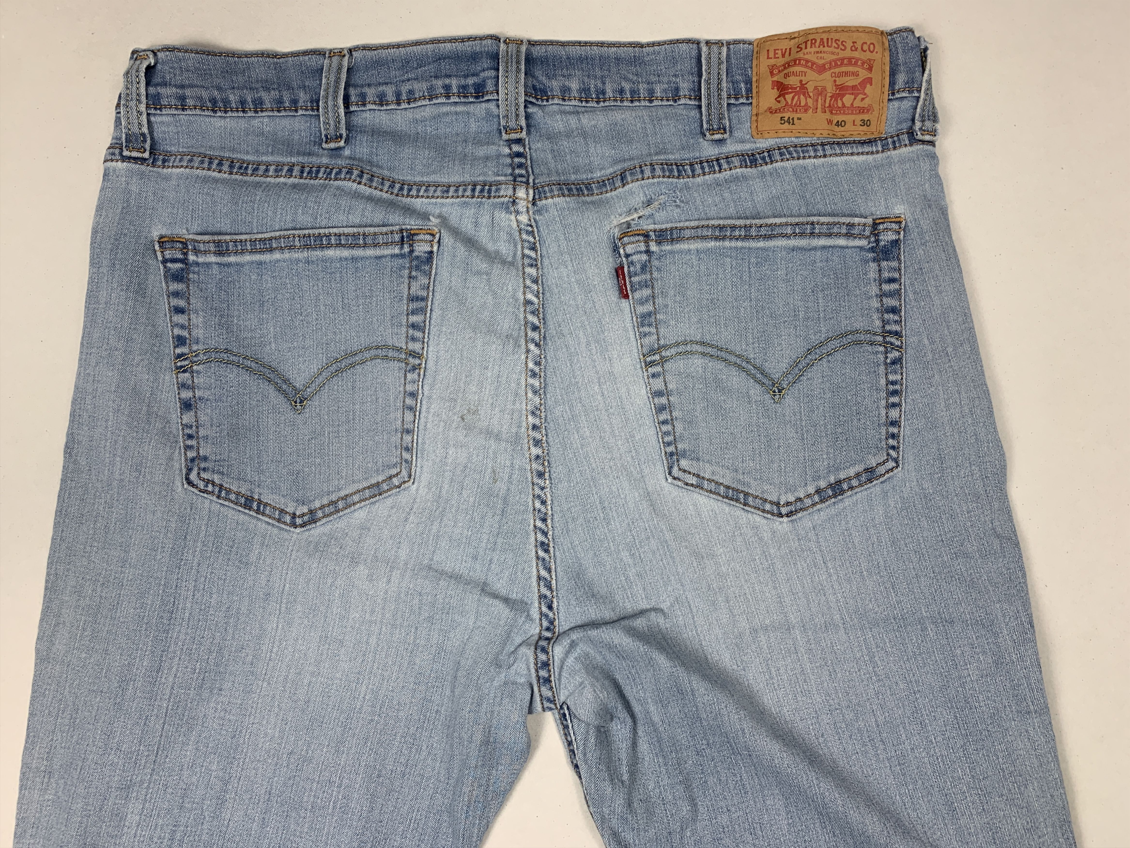 Levi's × Vintage Vintage LEVI'S 541 Distressed Faded Light Wash Jeans Size US 40 / EU 56 - 9 Thumbnail