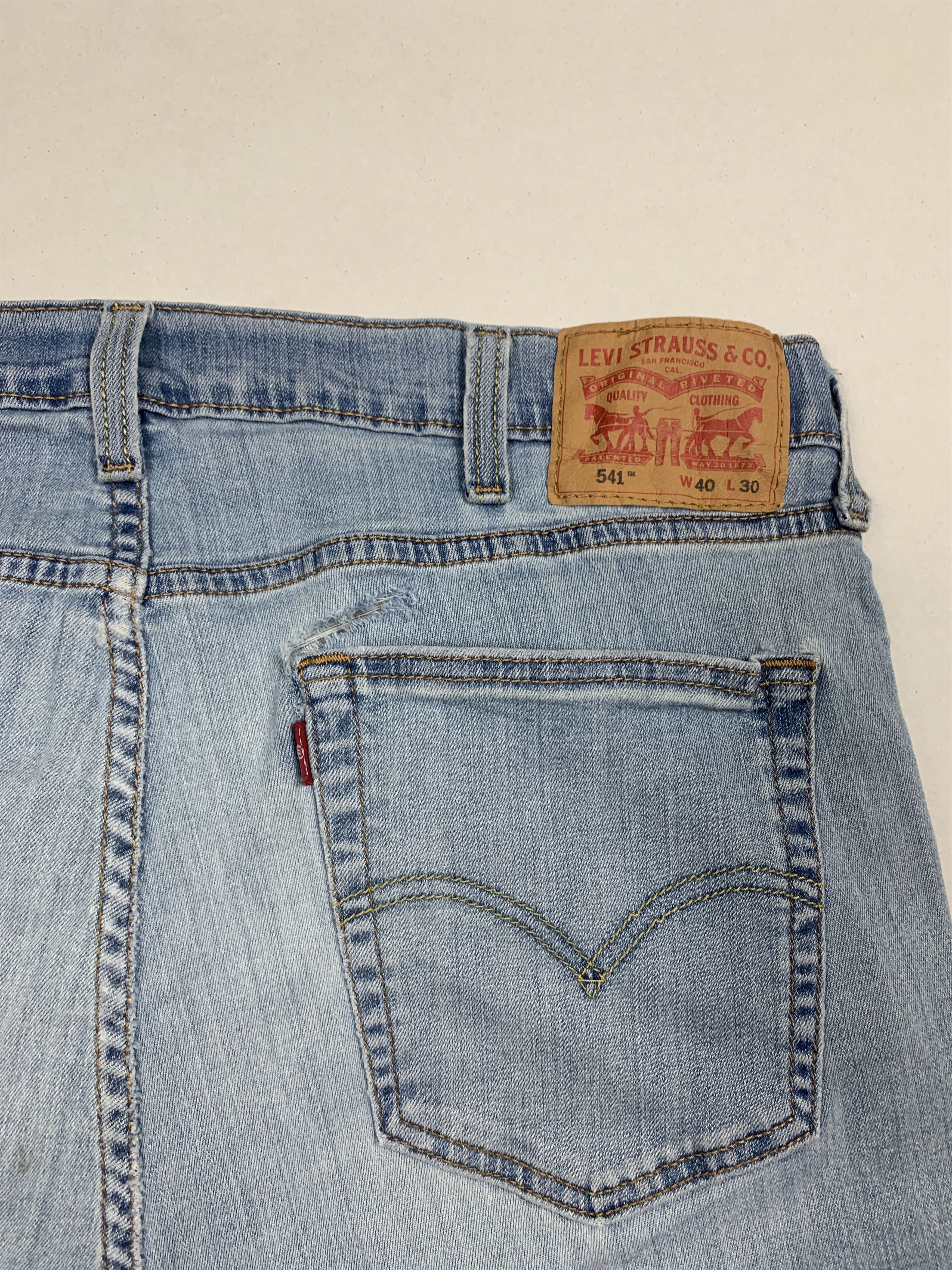 Levi's × Vintage Vintage LEVI'S 541 Distressed Faded Light Wash Jeans Size US 40 / EU 56 - 16 Thumbnail