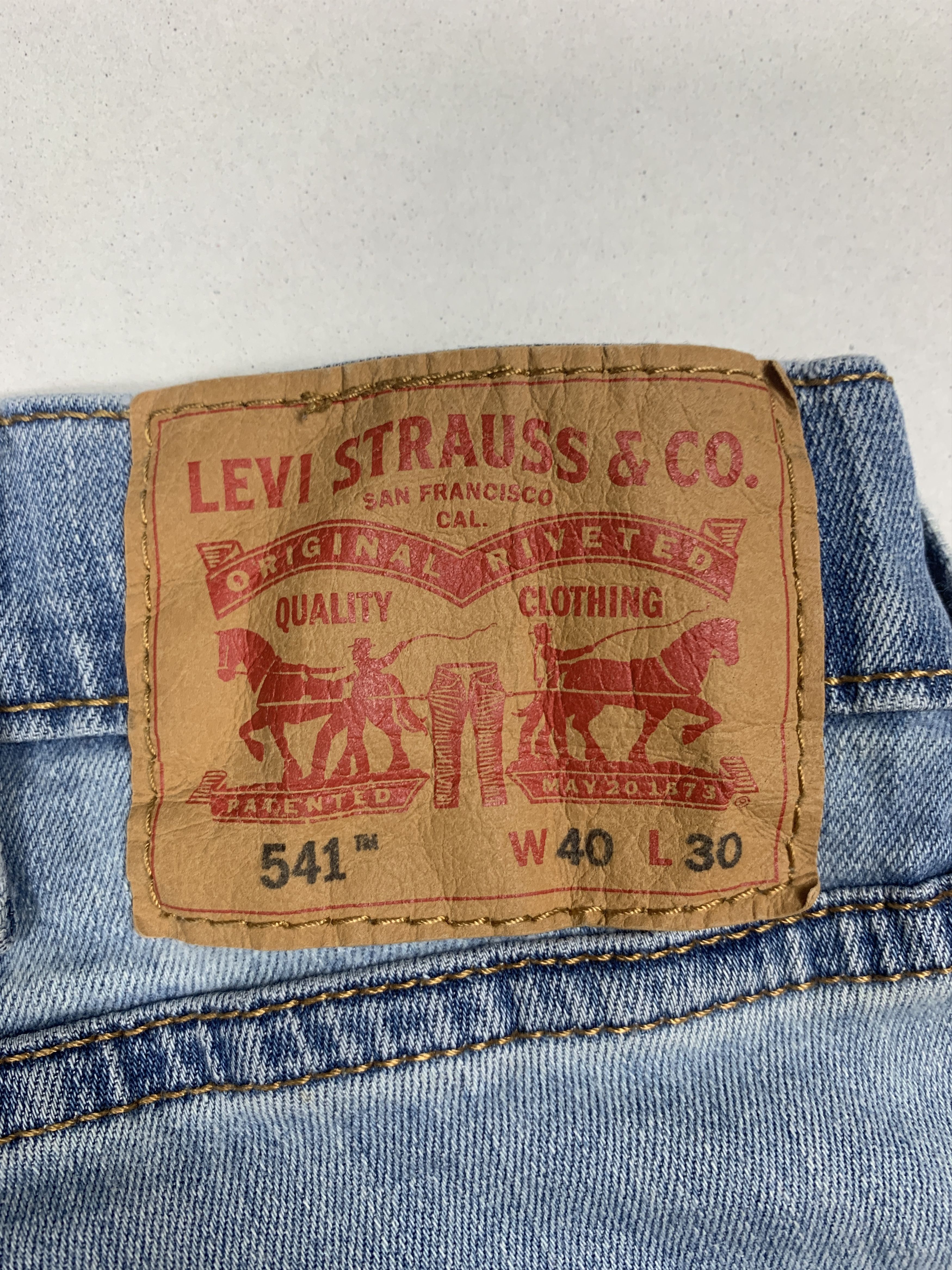 Levi's × Vintage Vintage LEVI'S 541 Distressed Faded Light Wash Jeans Size US 40 / EU 56 - 8 Thumbnail