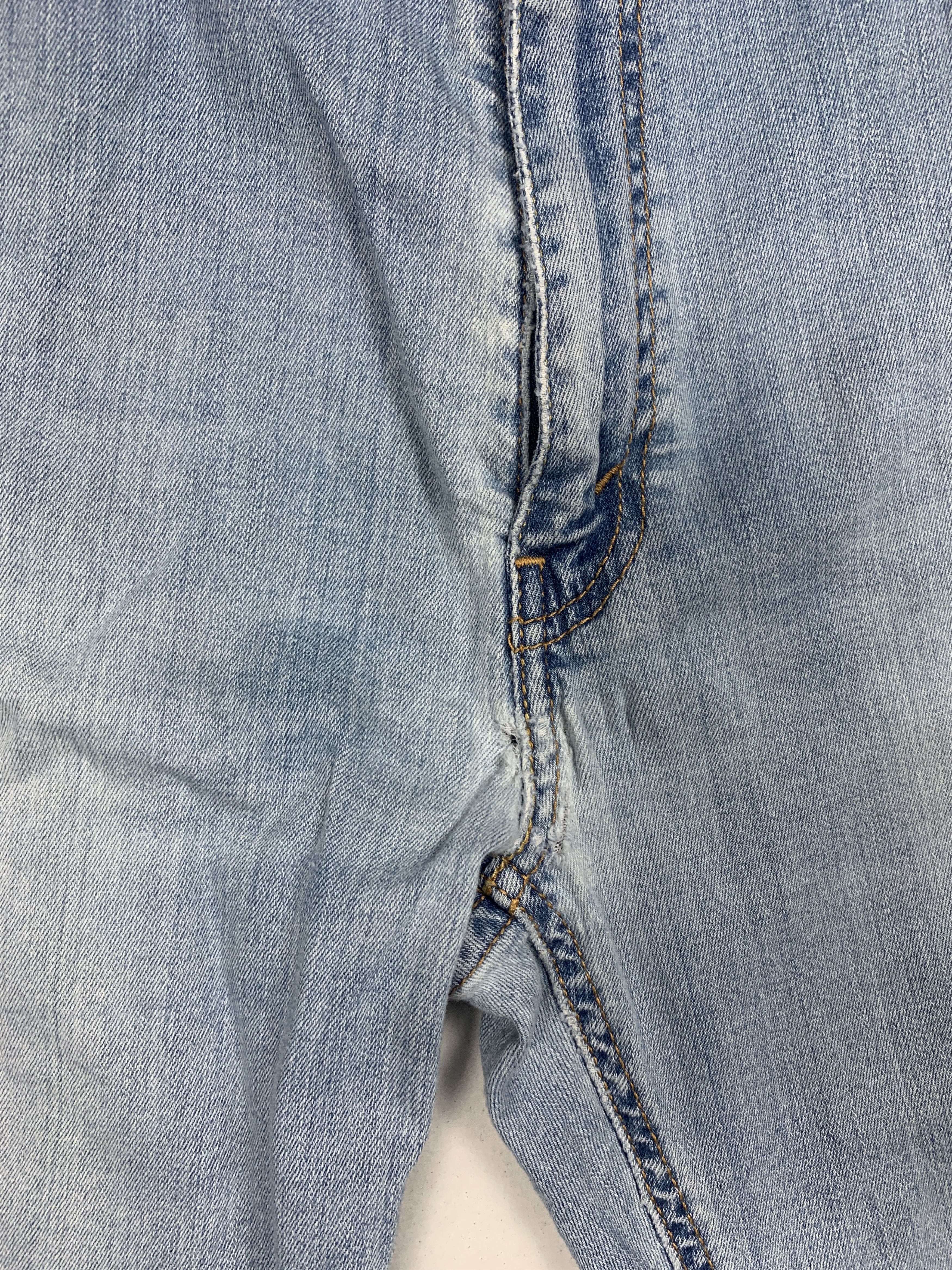 Levi's × Vintage Vintage LEVI'S 541 Distressed Faded Light Wash Jeans Size US 40 / EU 56 - 4 Thumbnail