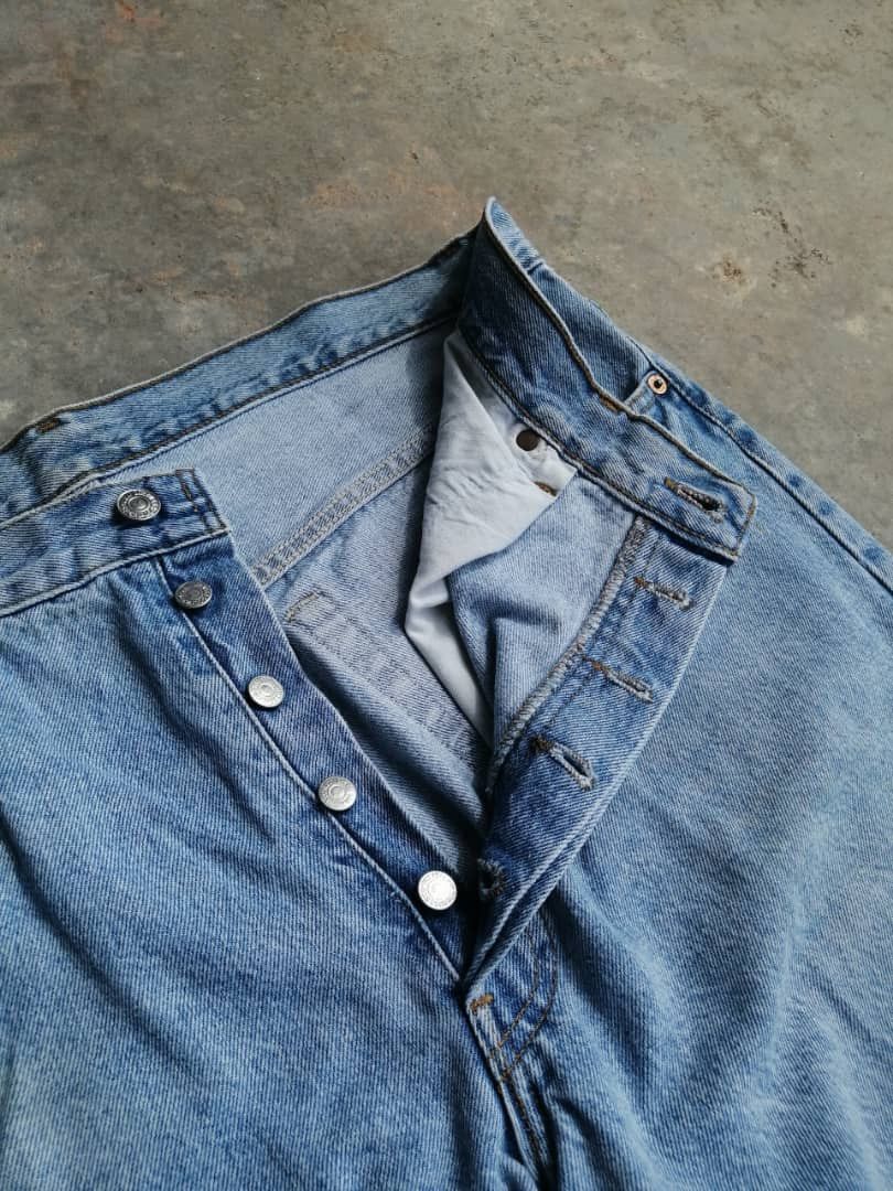 Levi's × Vintage 90s Light Wash Vintage Levi's 501 USA Jeans 36x30 Denim Size US 36 / EU 52 - 5 Thumbnail