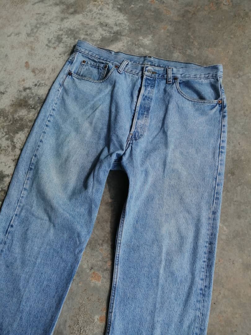 Levi's × Vintage 90s Light Wash Vintage Levi's 501 USA Jeans 36x30 Denim Size US 36 / EU 52 - 3 Thumbnail