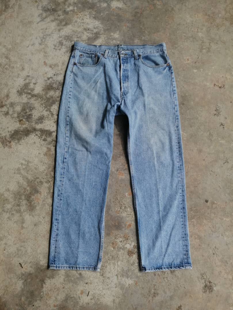 Levi's × Vintage 90s Light Wash Vintage Levi's 501 USA Jeans 36x30 Denim Size US 36 / EU 52 - 1 Thumbnail