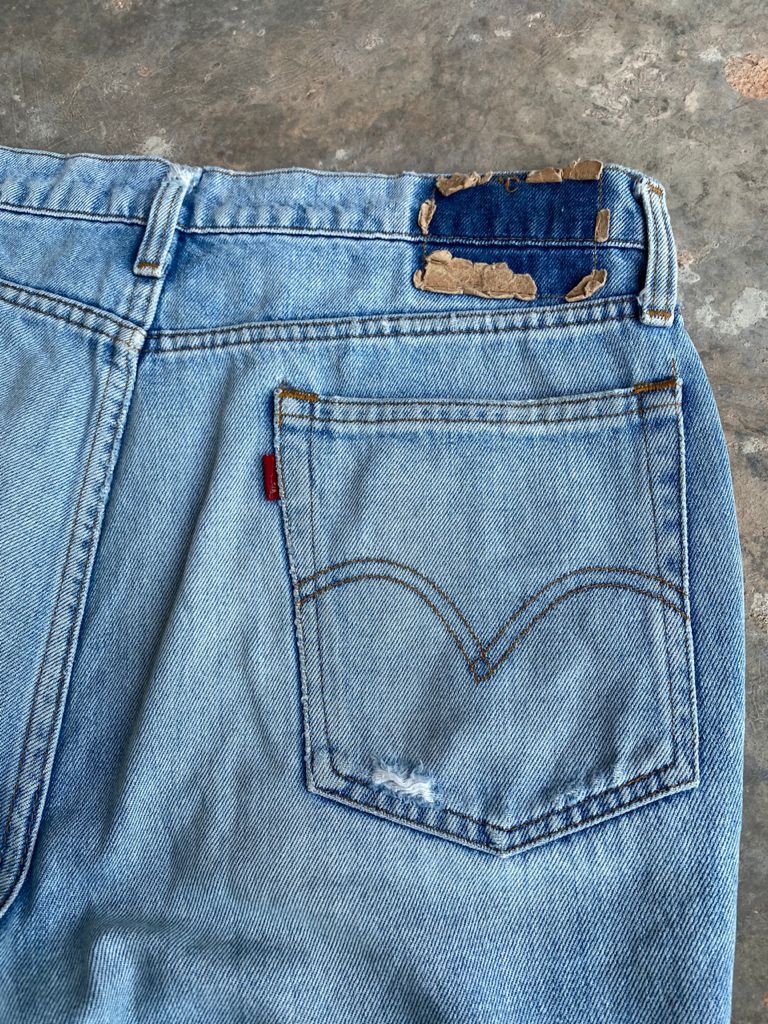 Levi's Vintage Clothing 90s Blue Wash Vintage Levi's 505 Jeans Distressed Denim Size US 34 / EU 50 - 14 Thumbnail