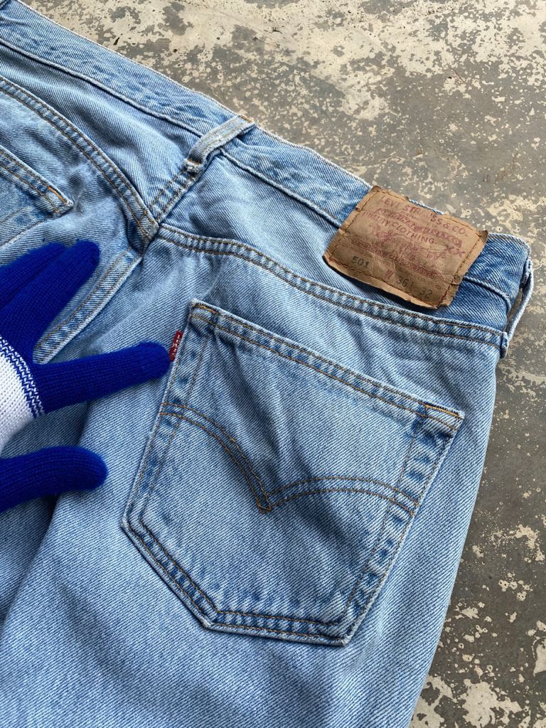 Levi's Light Wash Vintage Levi's 501 Jeans Made in USA 34x31 Size US 34 / EU 50 - 18 Thumbnail