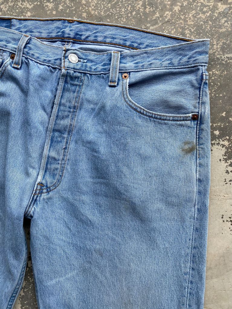 Levi's Light Wash Vintage Levi's 501 Jeans Made in USA 34x31 Size US 34 / EU 50 - 5 Thumbnail