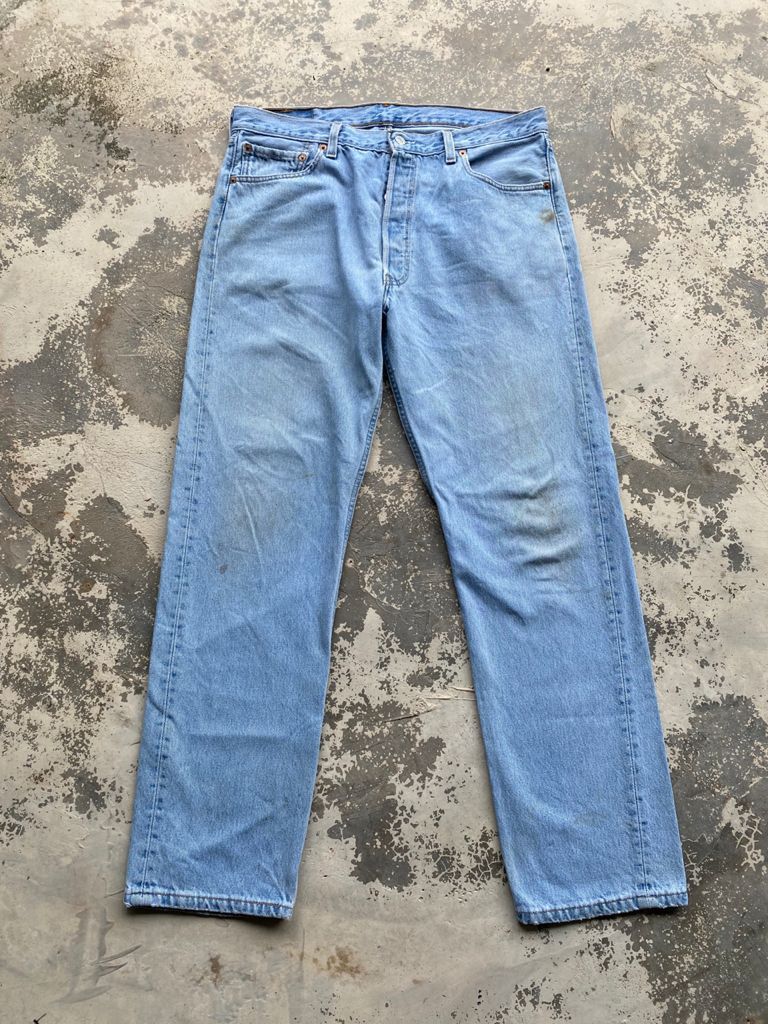 Light Wash Vintage Levi's 501 Jeans Made in USA 34x31