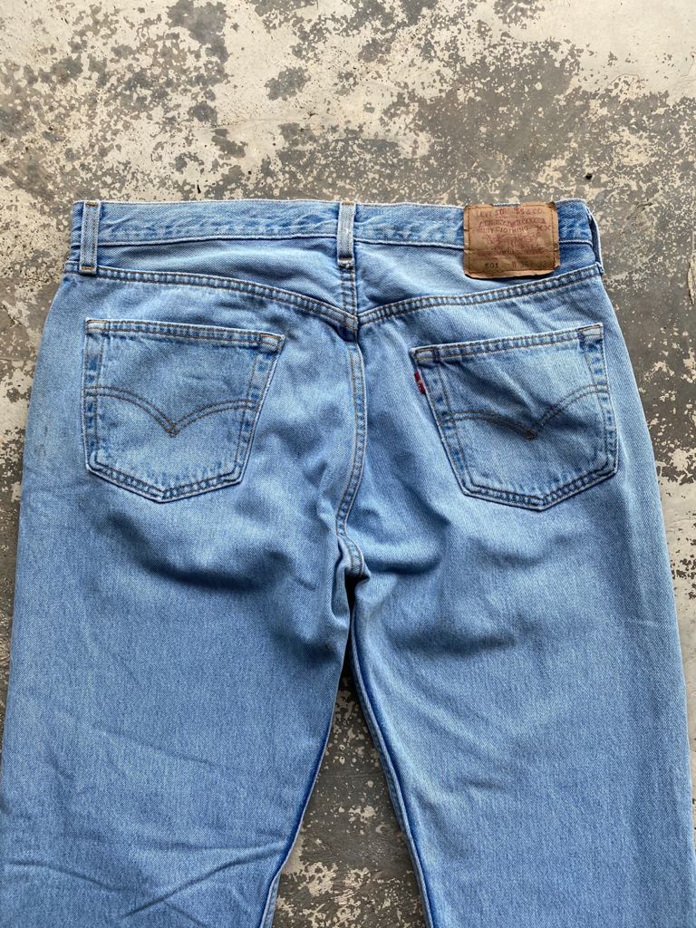 Levi's Light Wash Vintage Levi's 501 Jeans Made in USA 34x31 Size US 34 / EU 50 - 16 Thumbnail