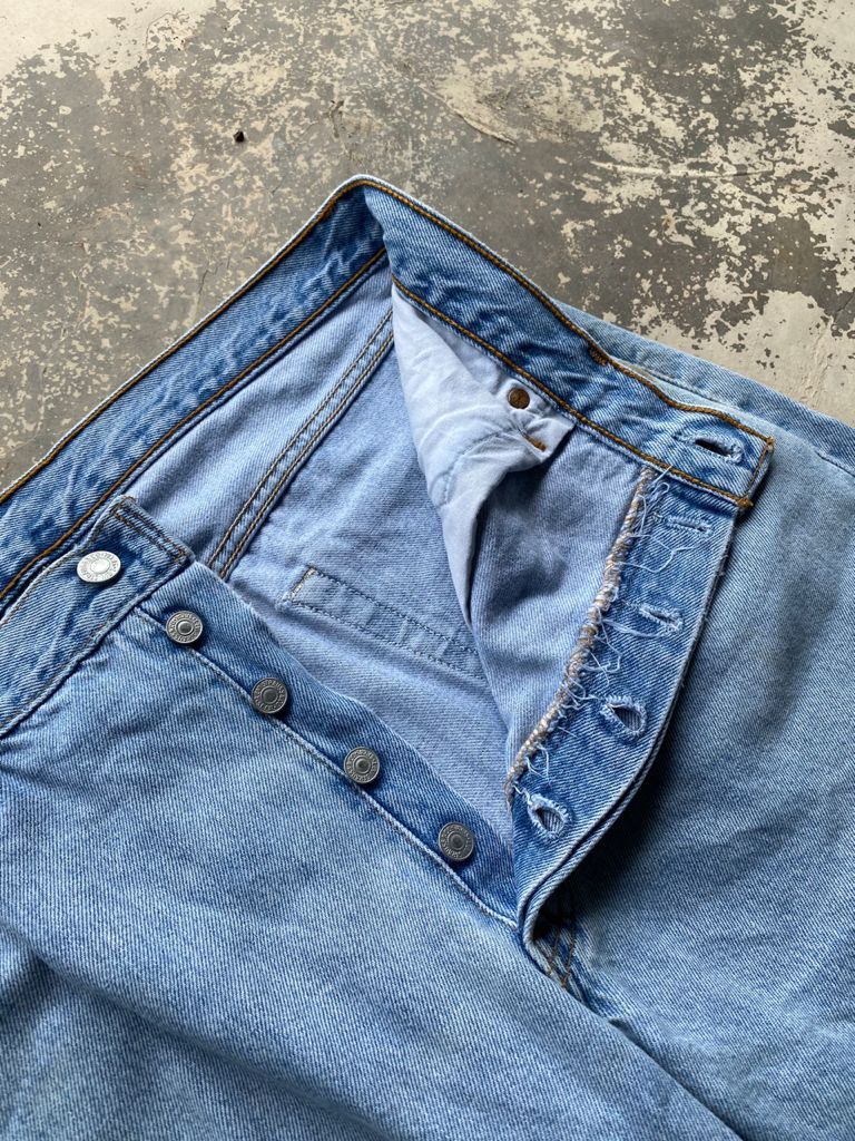 Levi's Light Wash Vintage Levi's 501 Jeans Made in USA 34x31 Size US 34 / EU 50 - 11 Thumbnail