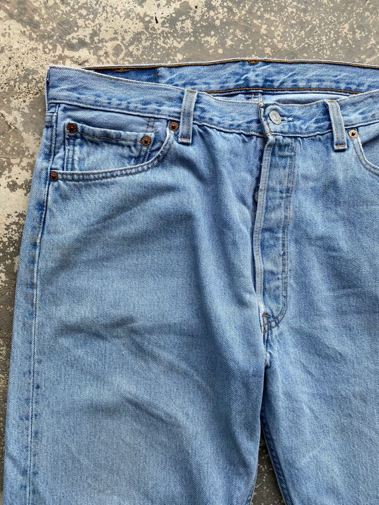 Levi's Light Wash Vintage Levi's 501 Jeans Made in USA 34x31 Size US 34 / EU 50 - 4 Thumbnail